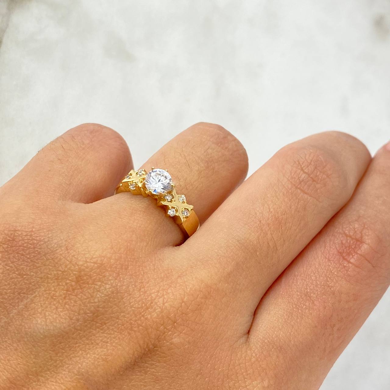Anillo Solitario X 3.9gr / T5 / Circones Blancos Oro Amarillo