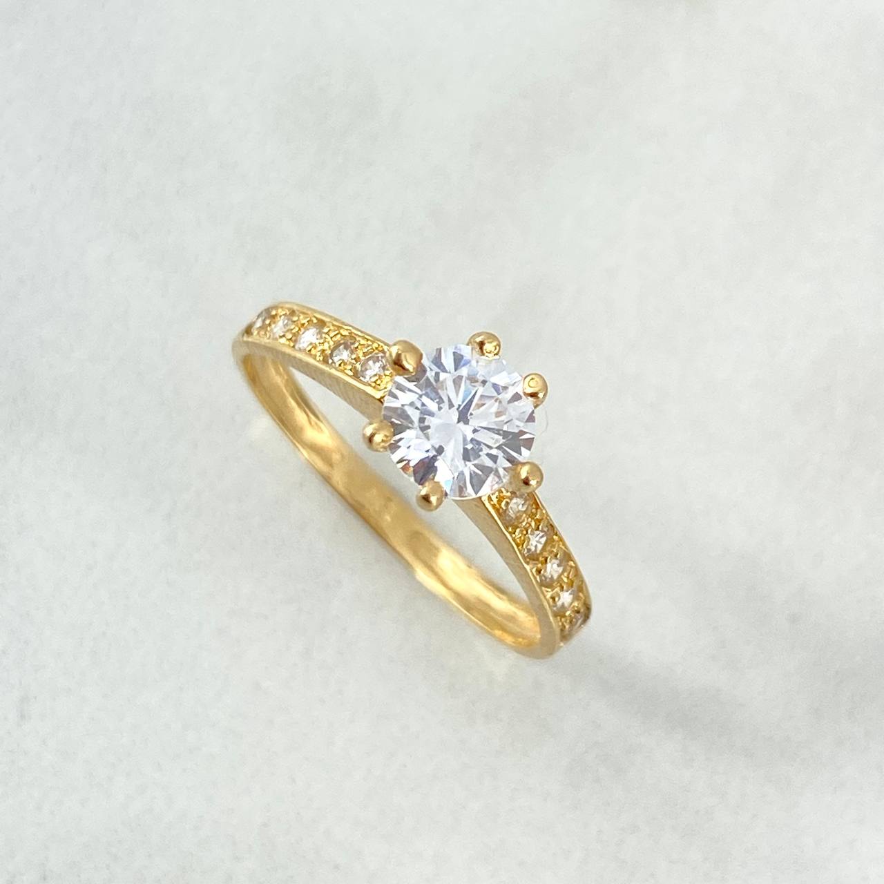 Anillo Solitario Churumbela 2gr / T6 / Circones Blancos Oro Amarillo