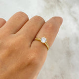 Anillo Solitario Churumbela 2gr / T6 / Circones Blancos Oro Amarillo
