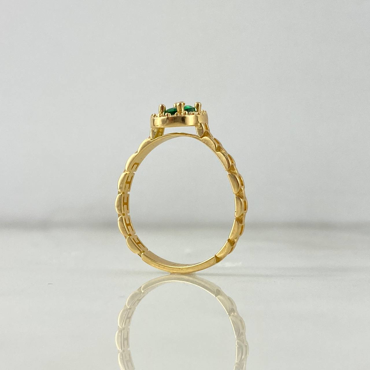 Anillo Solitario Halo Ovalado 2.65gr / T8 1/2 / Circones Blancos Verde Oro Amarillo