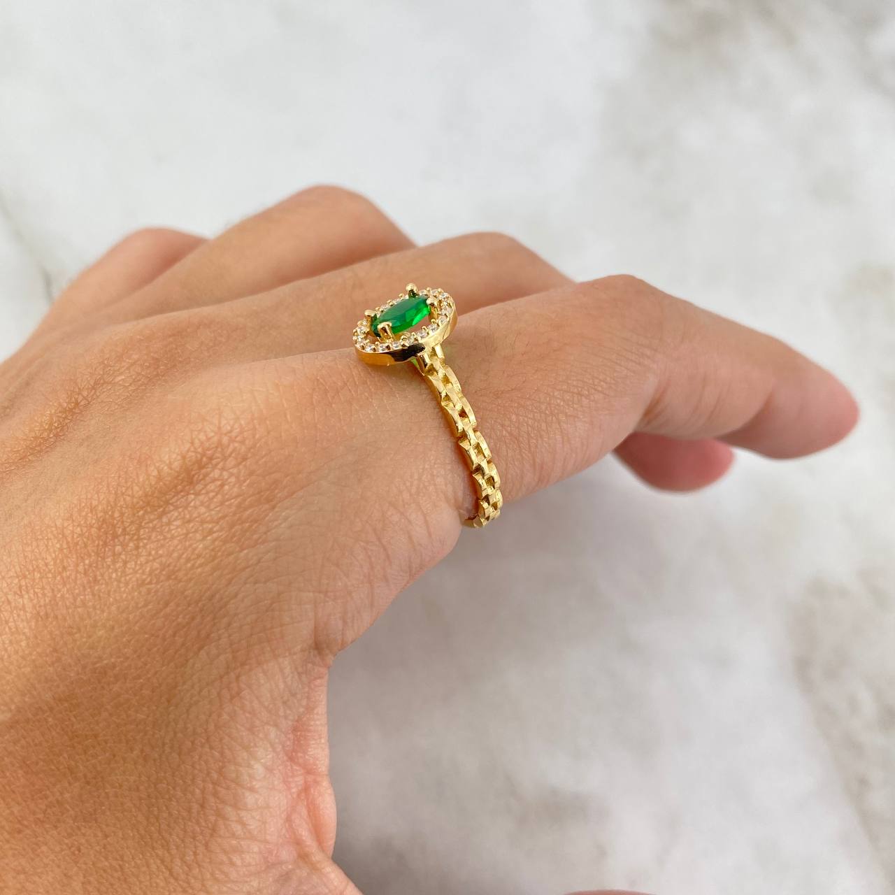 Anillo Solitario Halo Ovalado 2.65gr / T8 1/2 / Circones Blancos Verde Oro Amarillo