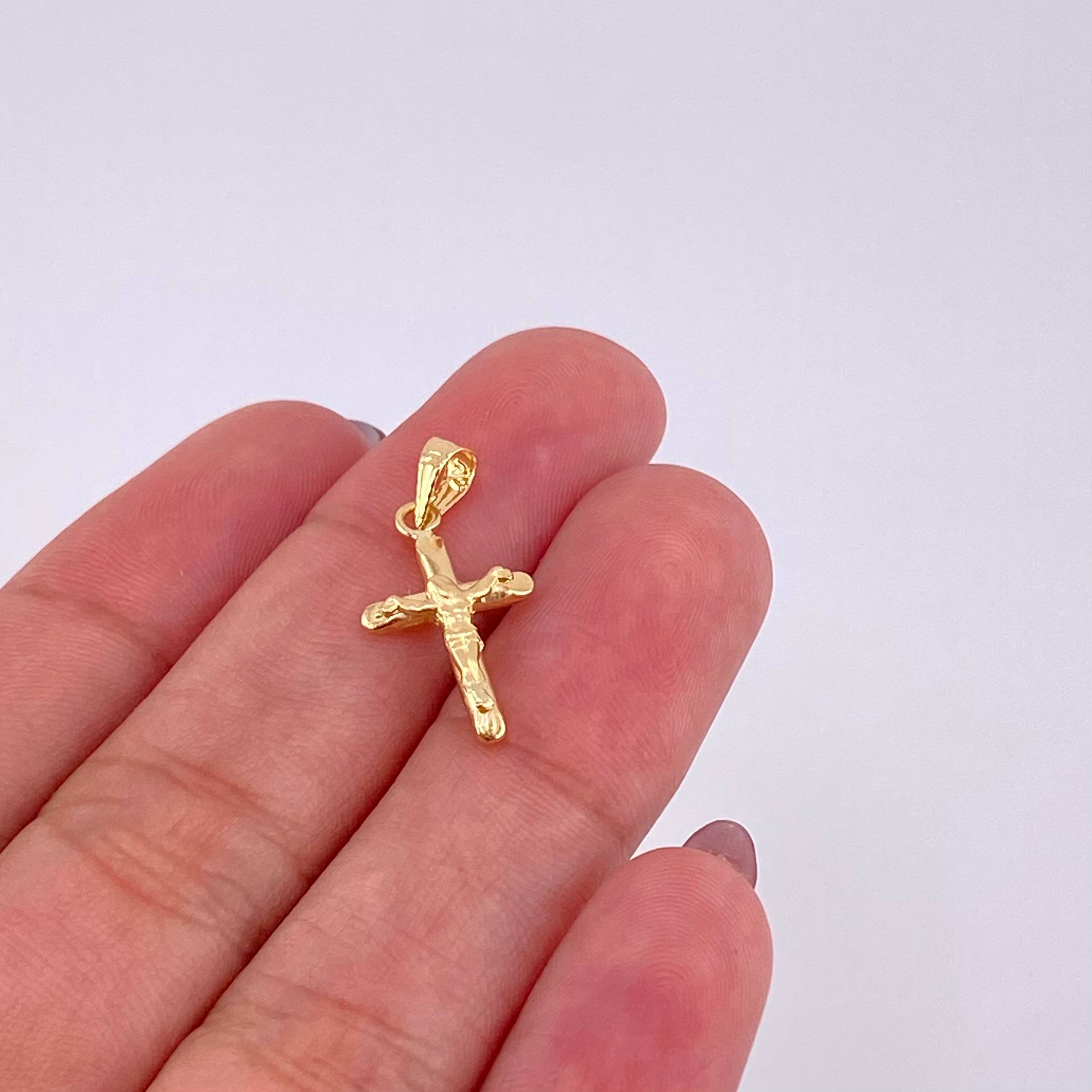 Dije Cruz Cristo Puntas Planas Mate 0.55g / 2.2cm Oro Amarillo 18K