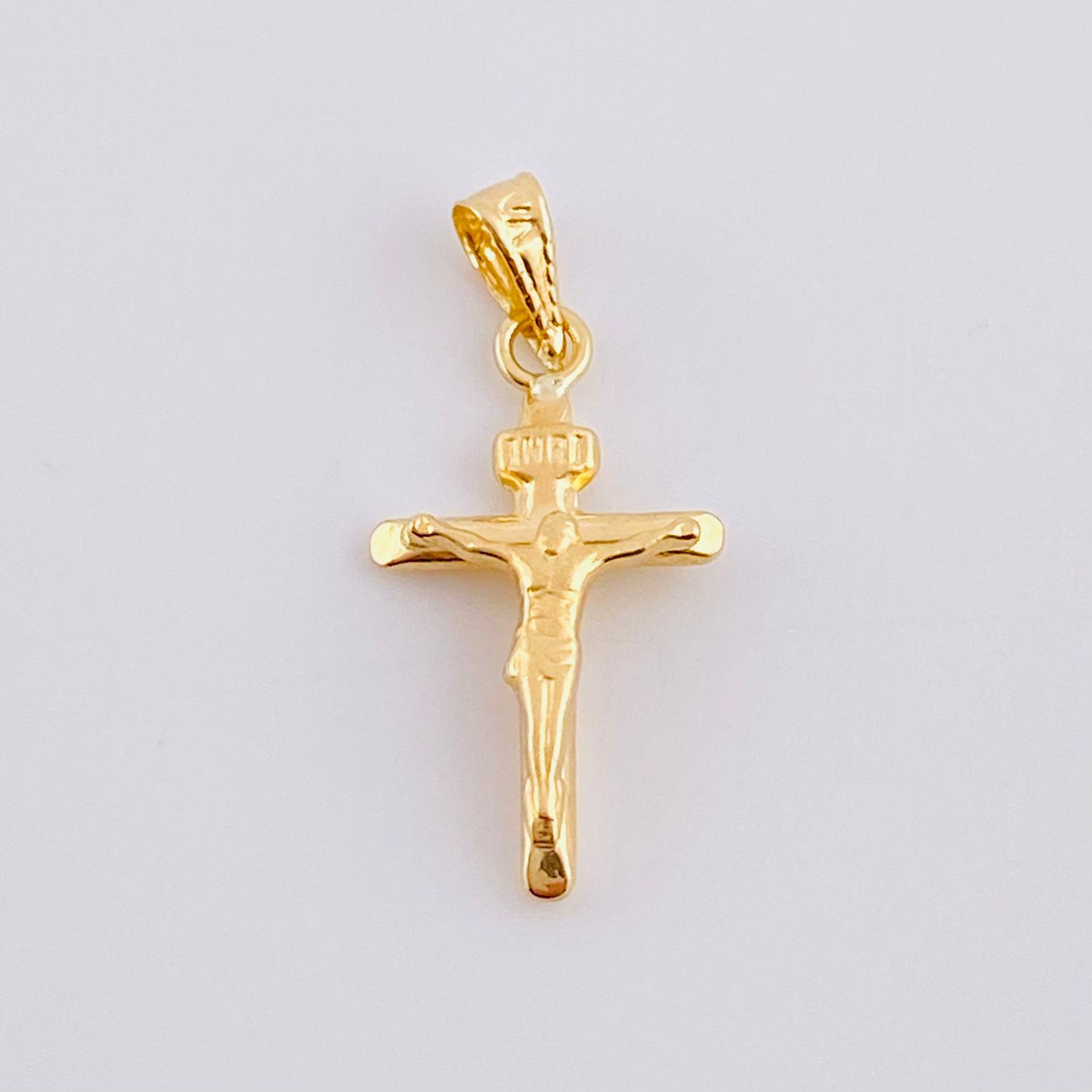 Dije Cruz Cristo Puntas Planas Mate 0.55g / 2.4cm Oro Amarillo 18K