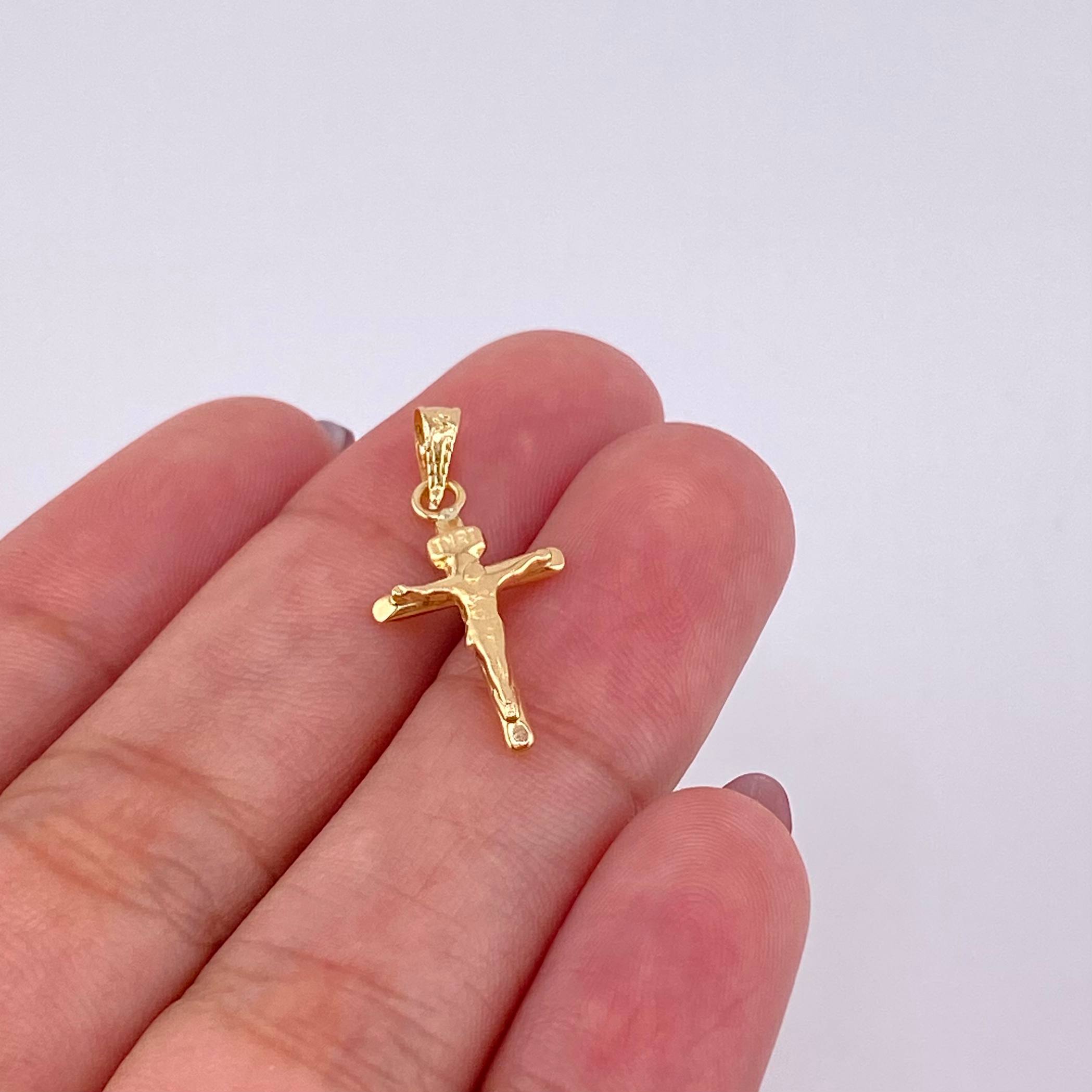 Dije Cruz Cristo Puntas Planas Mate 0.55g / 2.4cm Oro Amarillo 18K