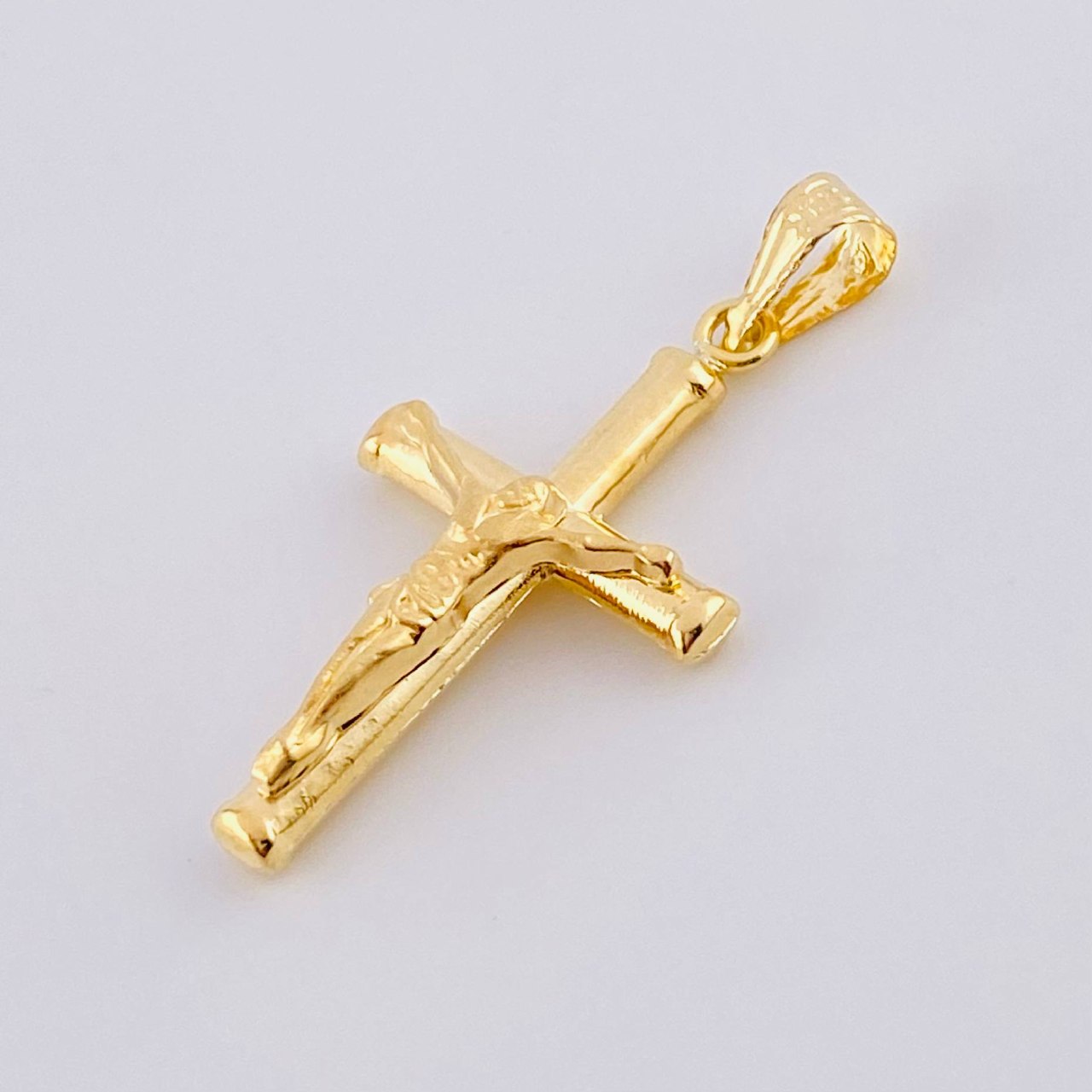 Dije Cruz Cristo Mate 1.25g / 3.4cm Oro Amarillo 18K