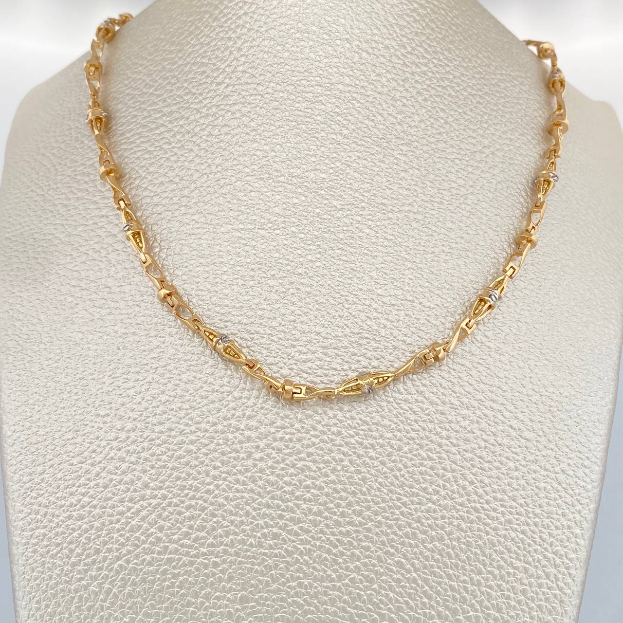 Cadena Dubai 30.65gr / 62.5cm / 3.9mm Dos Oros Amarillo Blanco 18K %