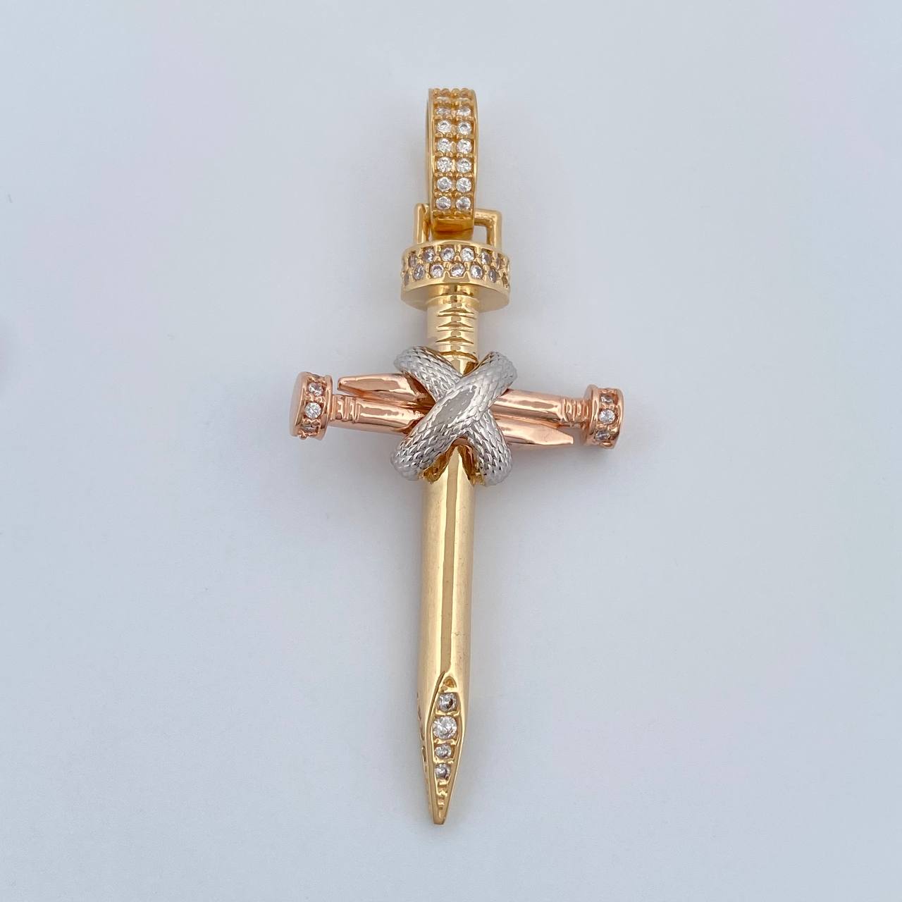 Dije Cruz Clavo Atada 5.15gr / 4.8cm / Tres Oros 18K %