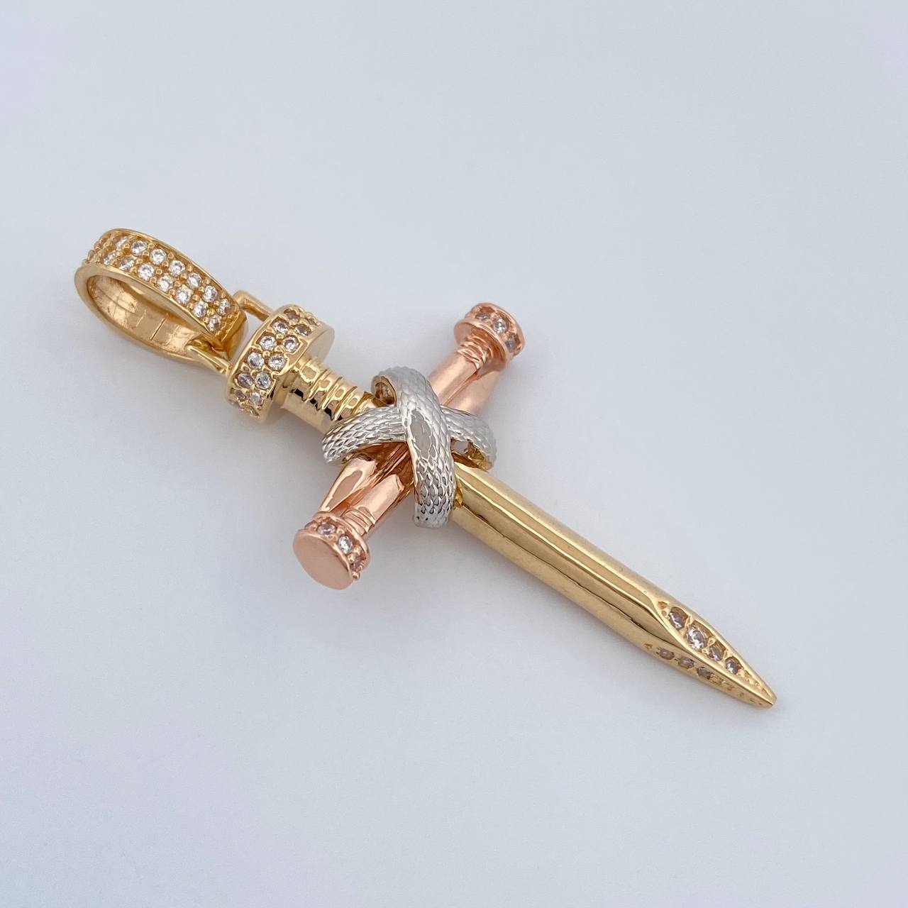 Dije Cruz Clavo Atada 5.15gr / 4.8cm / Tres Oros 18K %