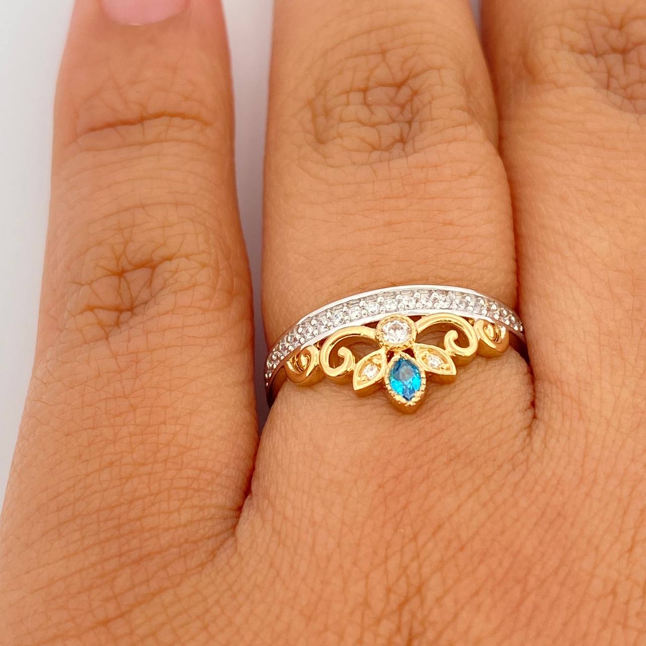 Anillo Tiara 2.3gr / 6.25cm / Dos Oros Amarillo Blanco 18K %