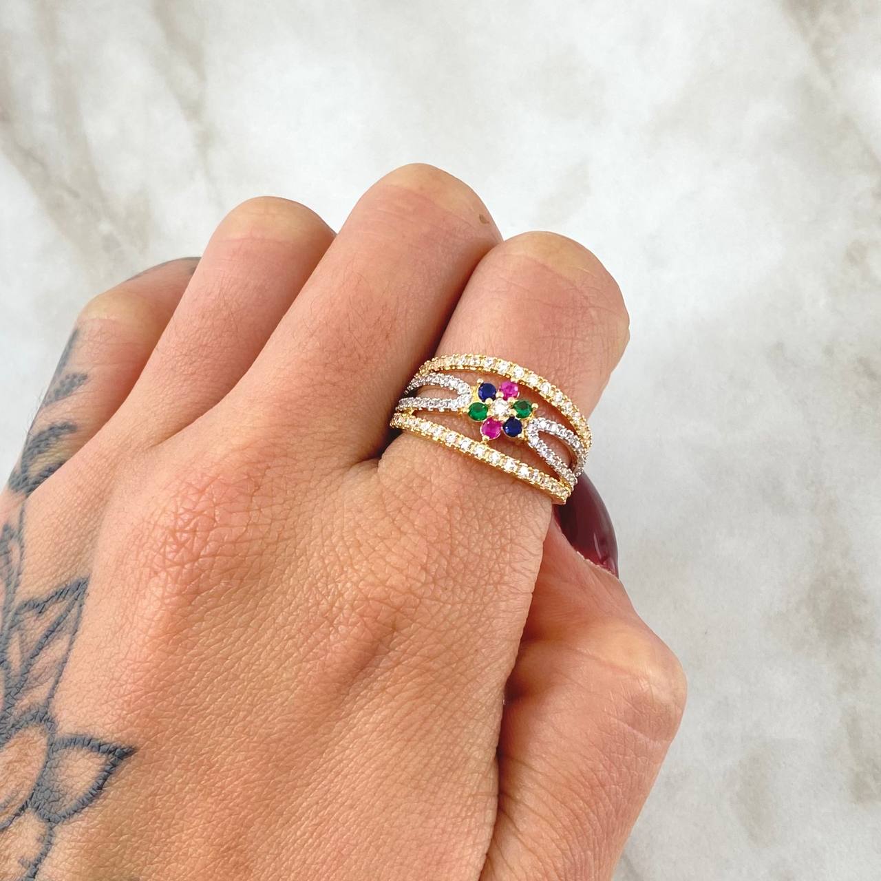 Anillo Flor de Lineas 4.6gr / T6 3/4 / Oro 18K *