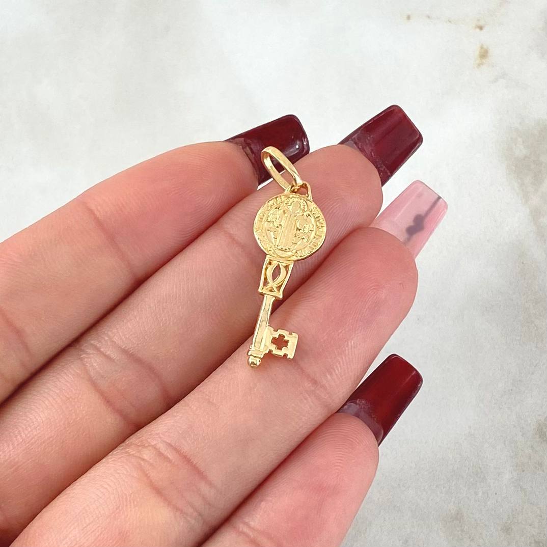 Dije Llave San Benito 1.35gr / 3.2cm / Oro 18K