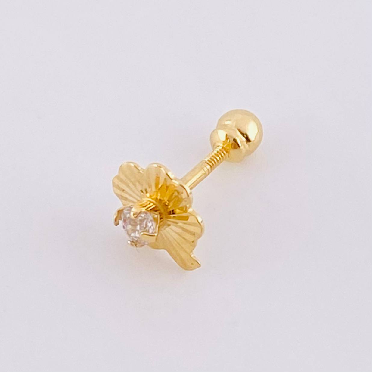 Piercing Trebol Chispa Central 0.45g / 1cm Oro Amarillo 18K