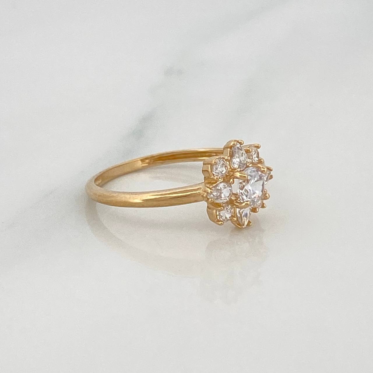 Anillo Flor Tupida 1.85g / T6 Oro Amarillo 18K