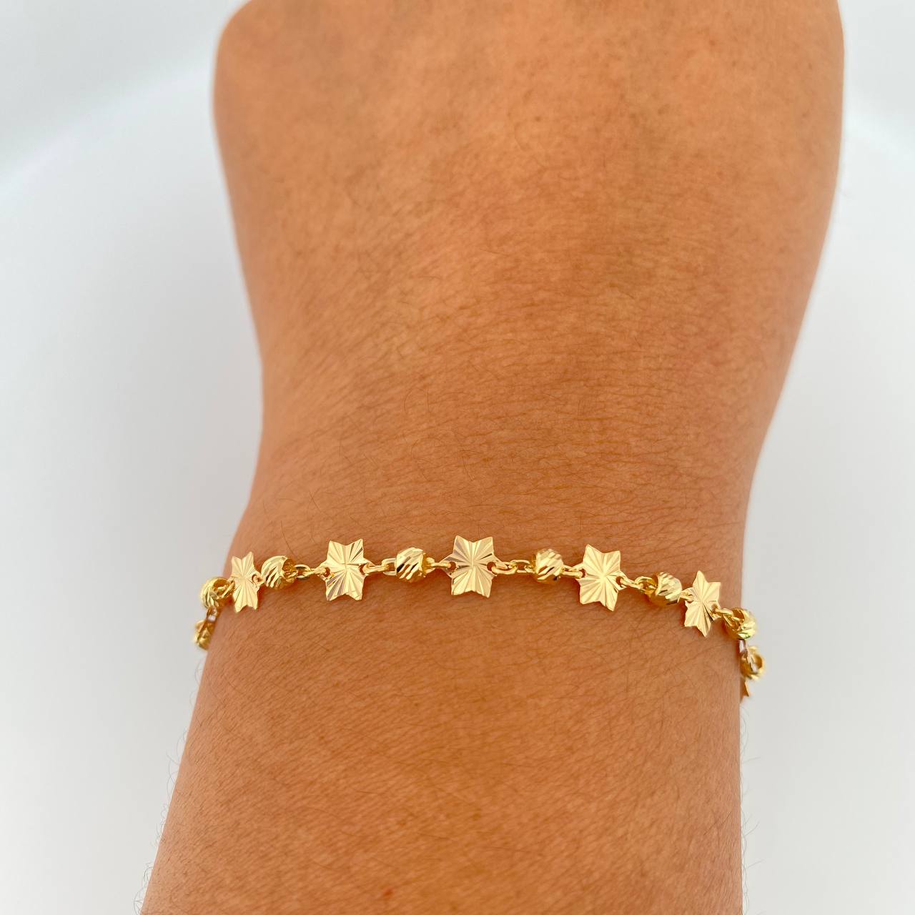 Pulso Estrellas Diamantadas 2.4gr / 19cm / 3mm Oro Amarillo 18K %