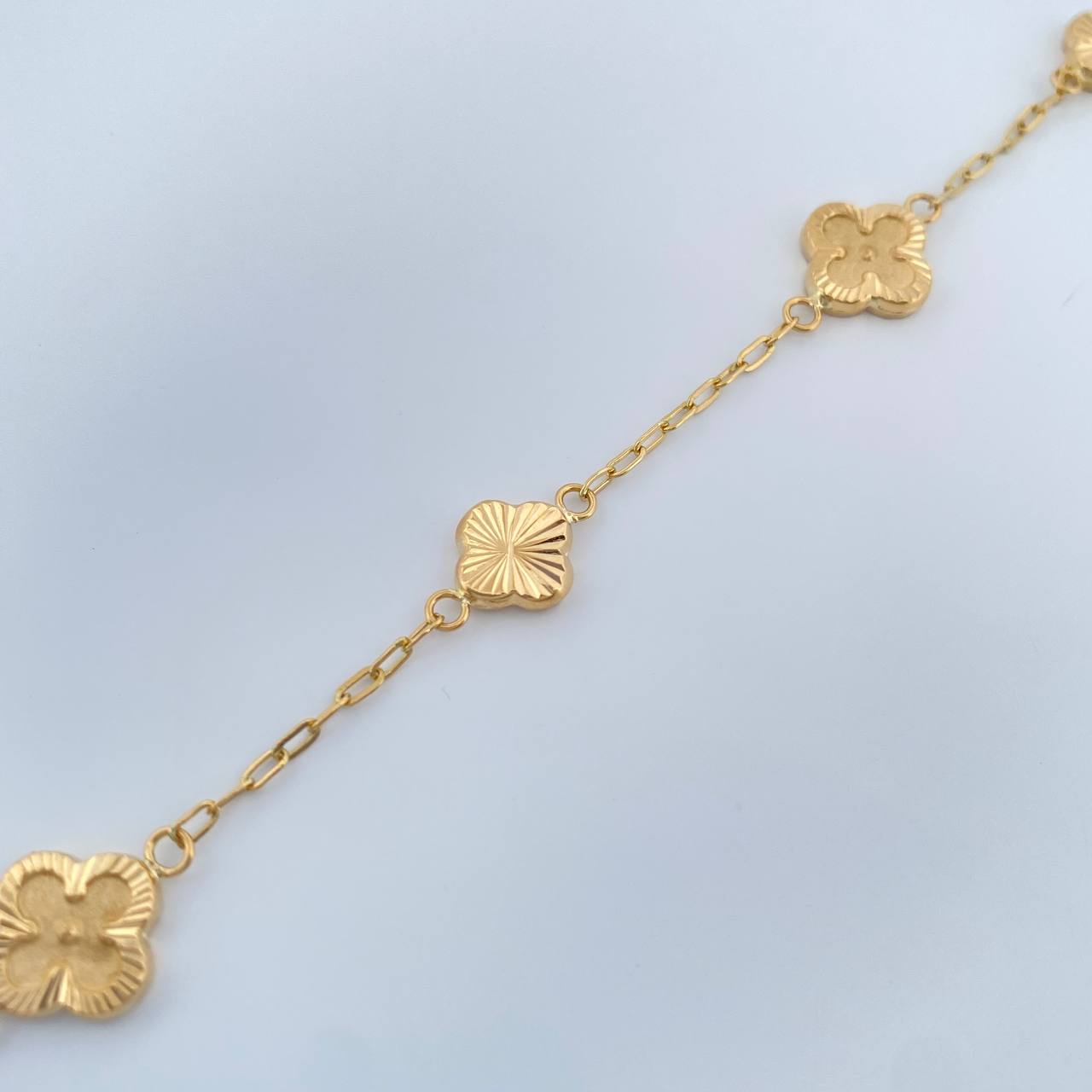 Pulso Trebol Cajon 3gr / 18.6cm / 1.47mm Oro Amarillo 18K %