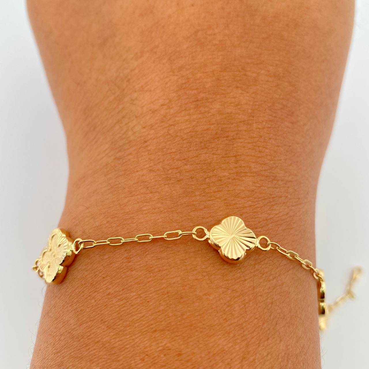 Pulso Trebol Cajon 3.15gr / 19.1cm / 1.55mm Oro Amarillo 18K %