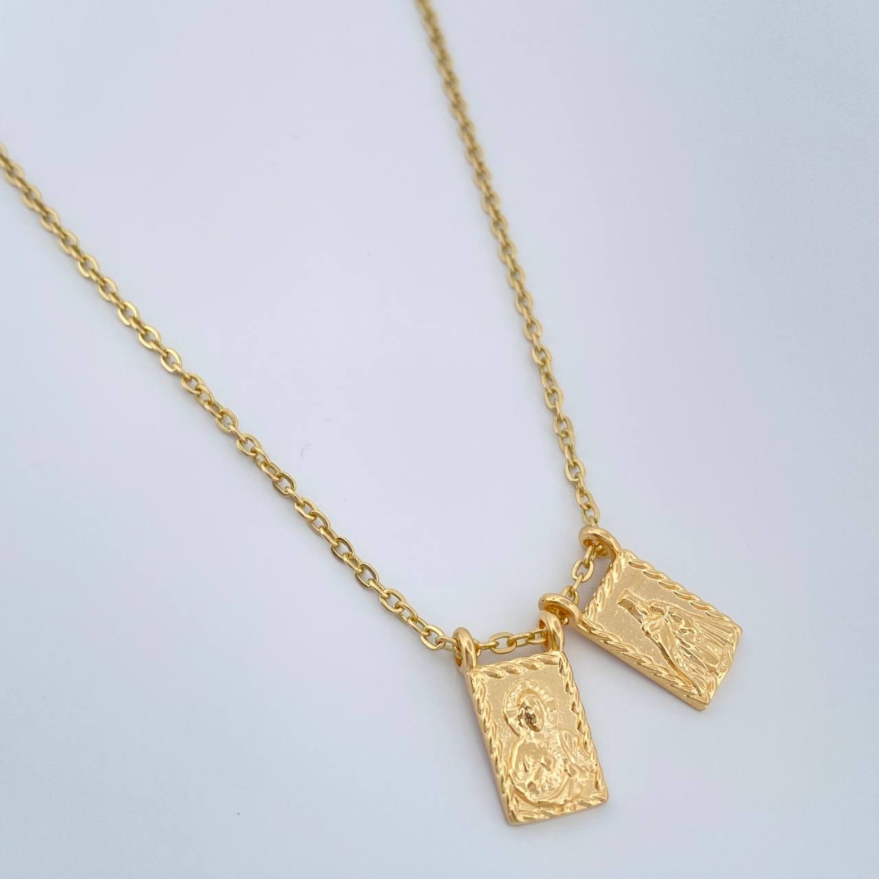 Cadena Aro Seguido Escapulario 3.9gr / 46.2cm / 1.3mm Oro Amarillo 18K %