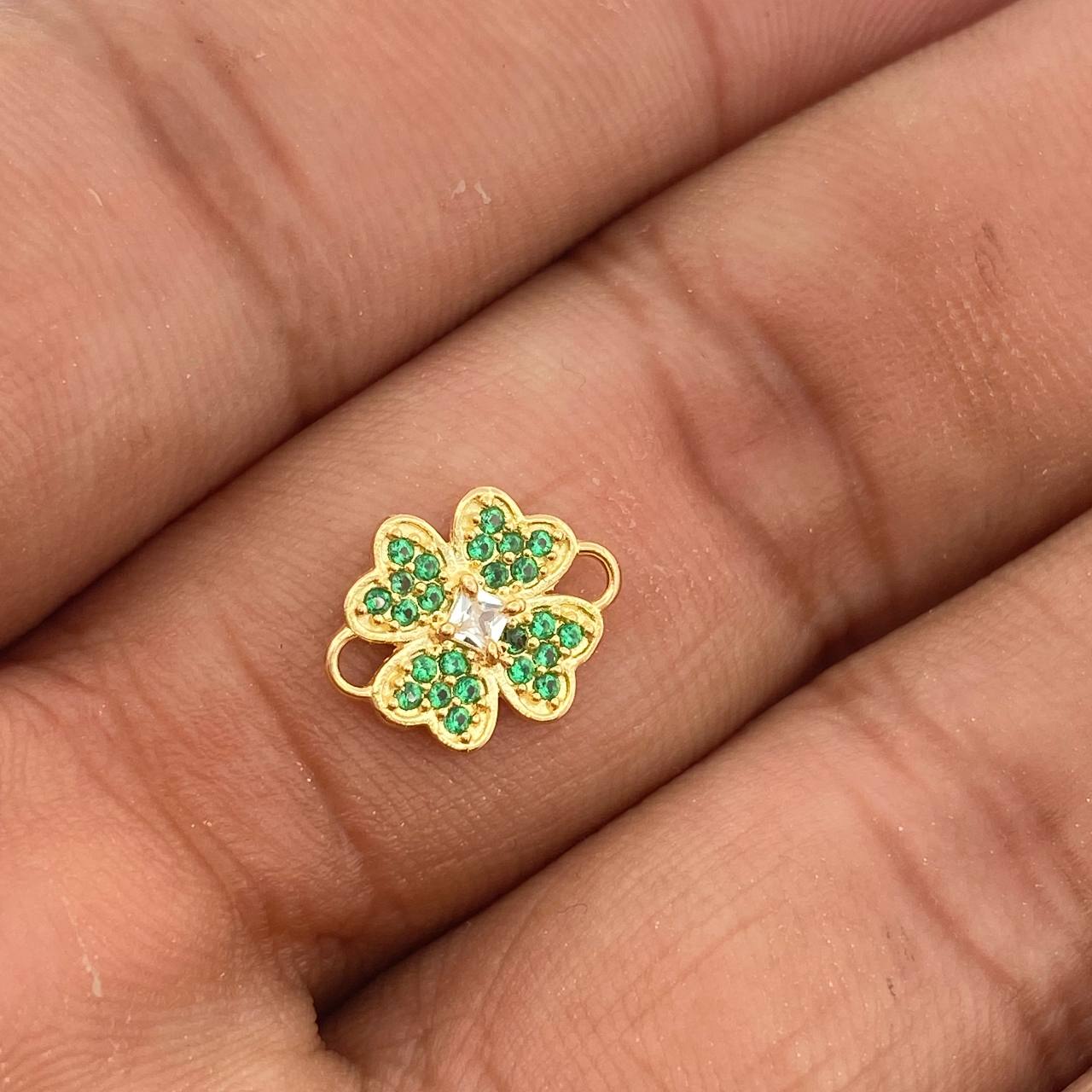 Herraje Trebol 0.8gr / 1.2cm / Oro Amarillo 18K %