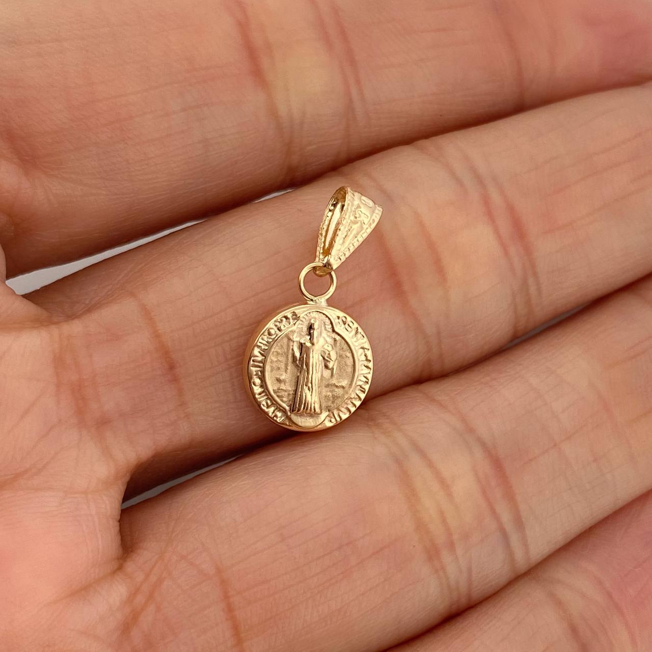 Dije San Benito 0.65gr / 1.8cm / Troquelado Oro Amarillo &