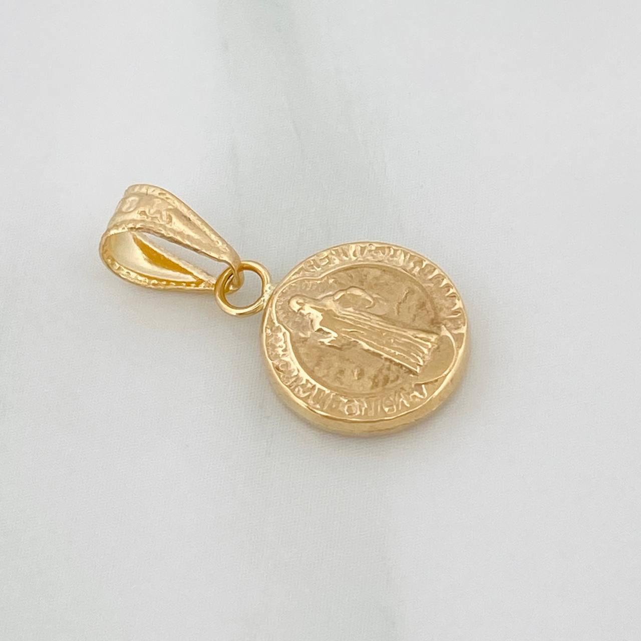 Dije San Benito 0.65gr / 1.8cm / Troquelado Oro Amarillo &