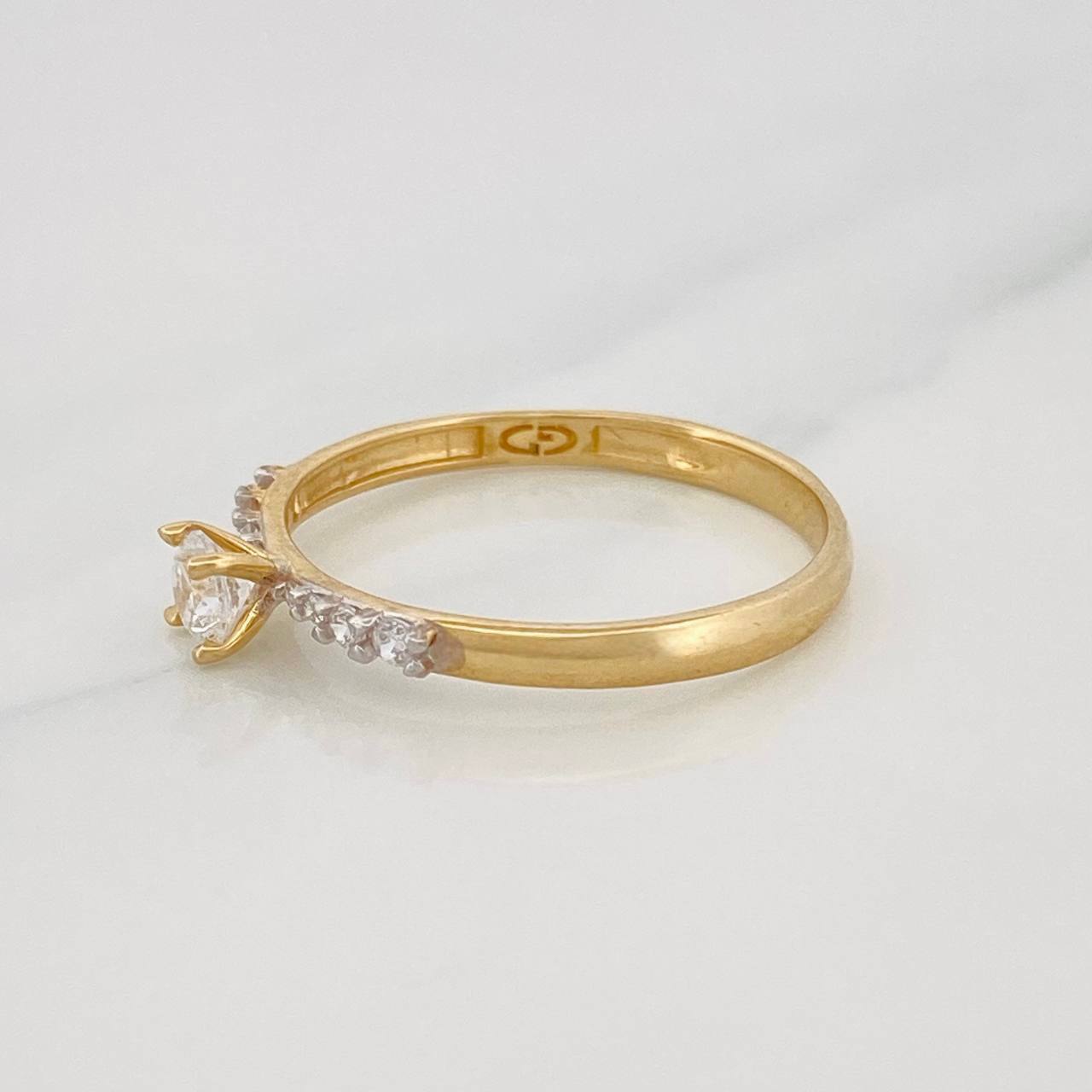 Anillo Solitario Churumbela 1.7g / T7 1/2 Dos Oros Amarillo Blanco 18K