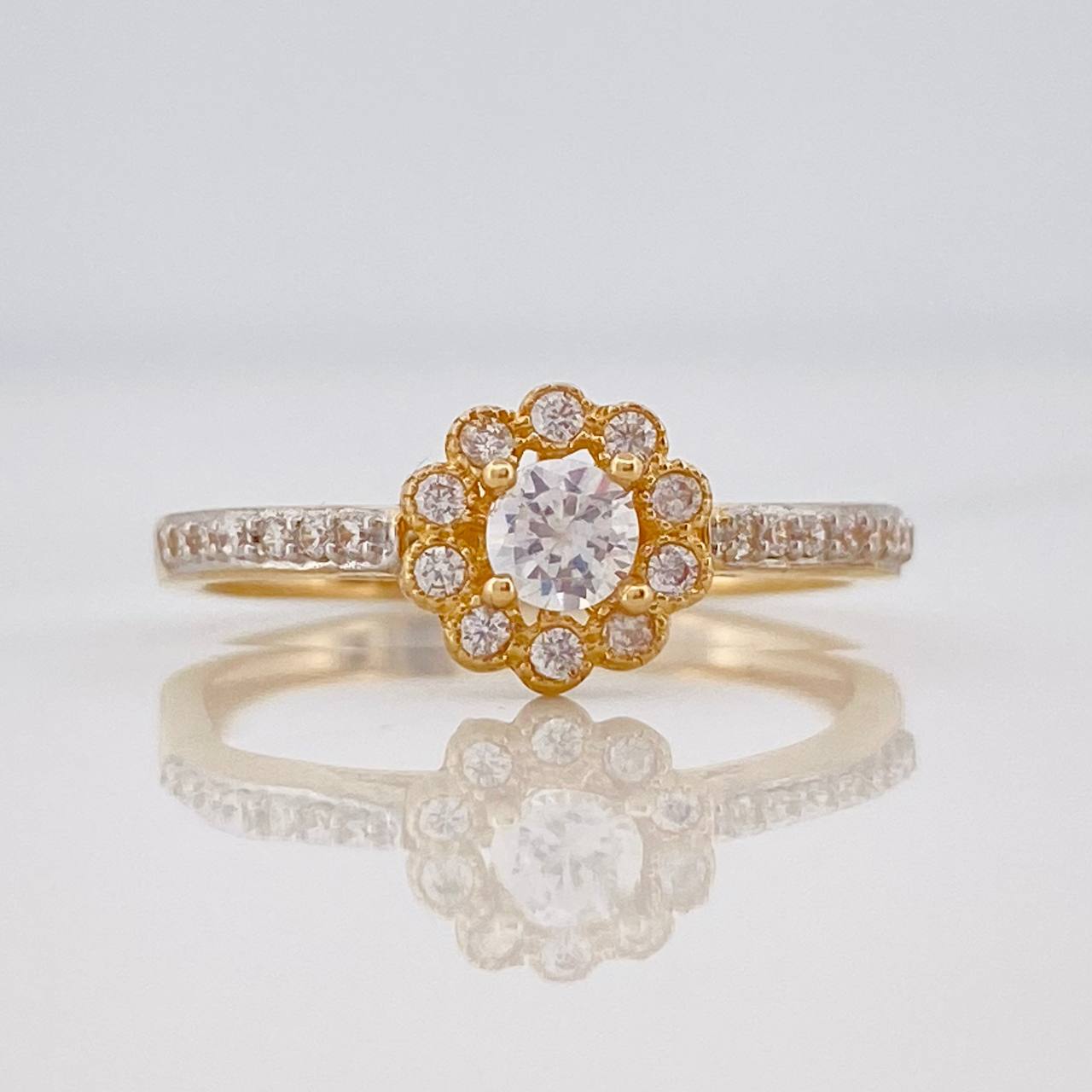 Anillo Flor Tupida 2g / T6 1/2 Dos Oros Amarillo Blanco 18K
