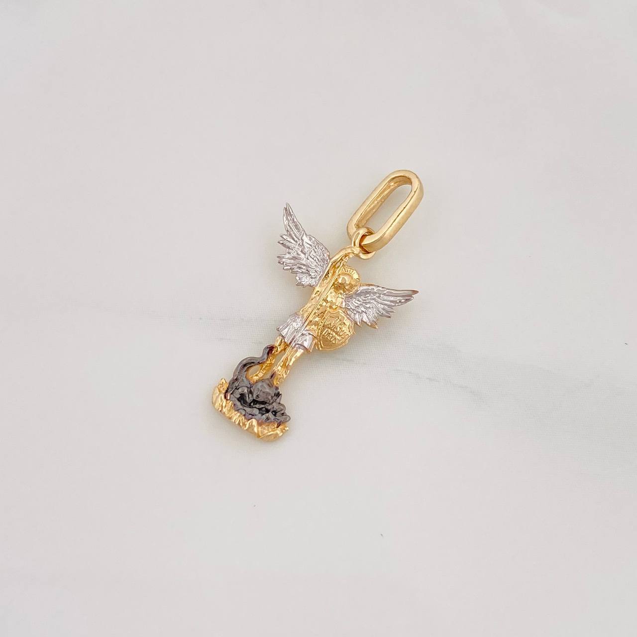 Dije San Miguel Arcángel 1.1g / 2.3cm Tres Oros 18K