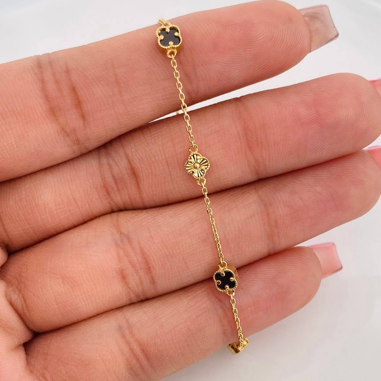 Pulso Aro Seguido Trebol 3.2g / 21.05cm / 1.05mm Oro Amarillo 18K