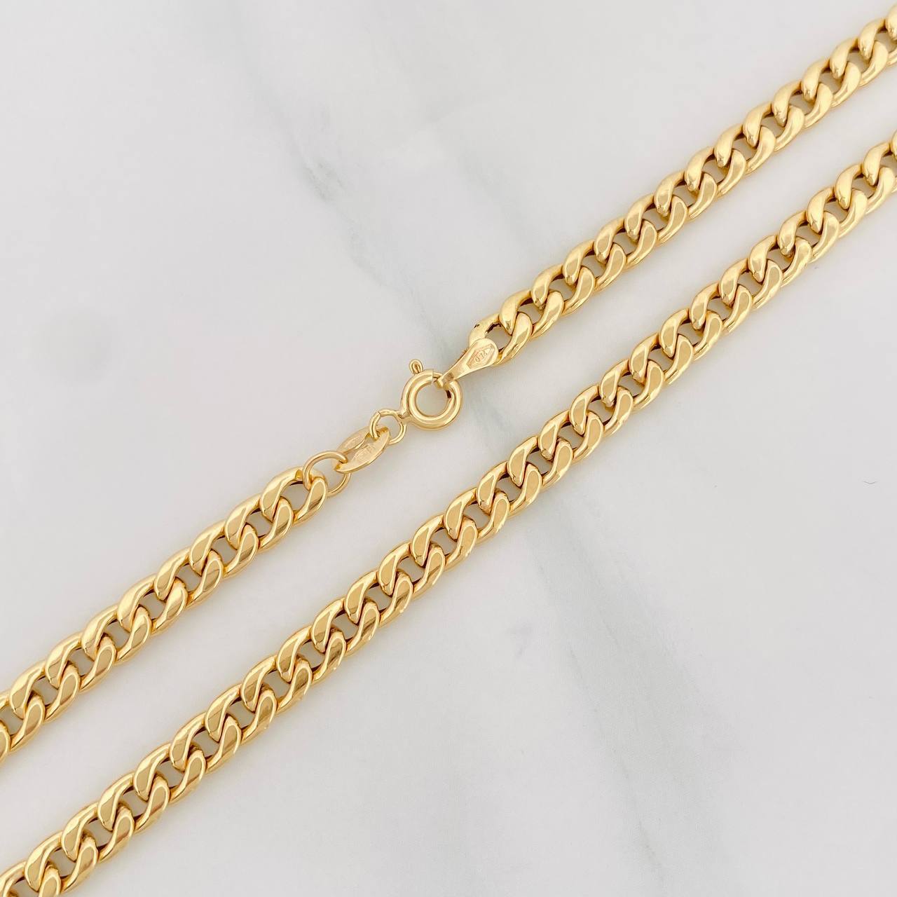 Cadena Cubana 5.65g / 70cm / 4.25mm Oro Amarillo 18K