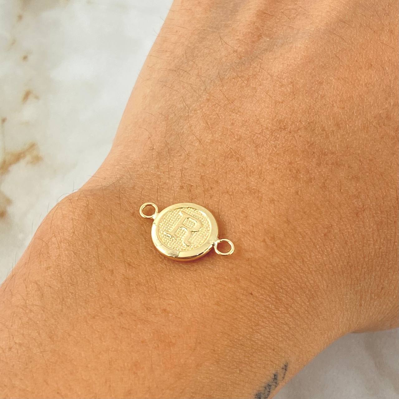 Herraje Letra R 0.6gr / 1.7cm / Oro Amarillo 18K ©