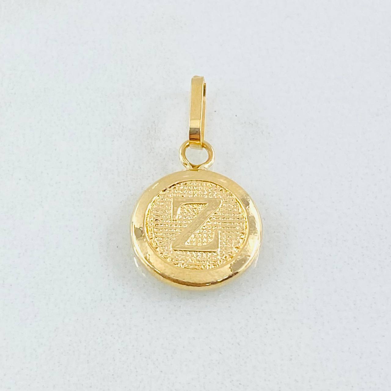 Dije Letra Z 0.6gr / 2cm / Oro Amarillo 18K ©