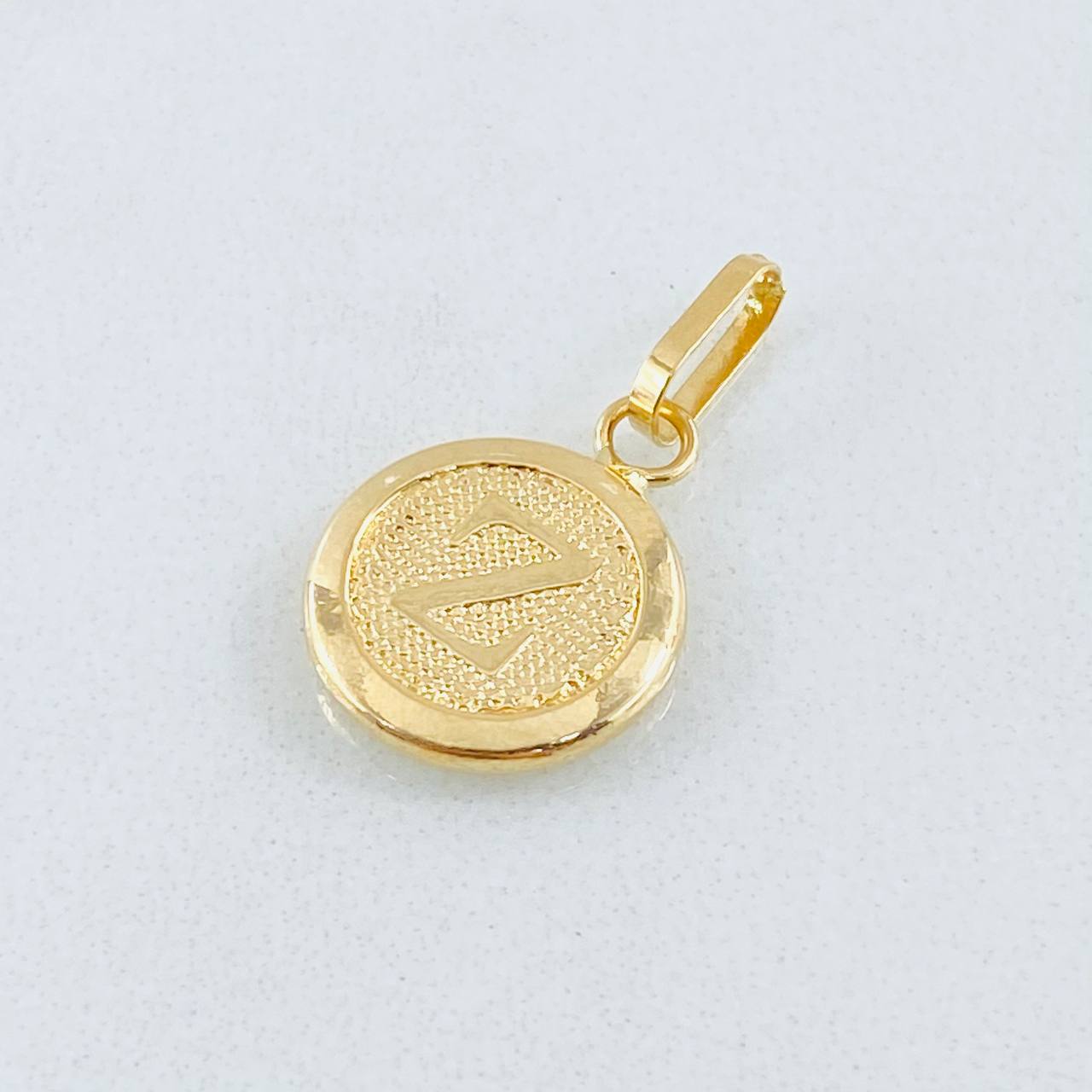 Dije Letra Z 0.6gr / 2cm / Oro Amarillo 18K ©