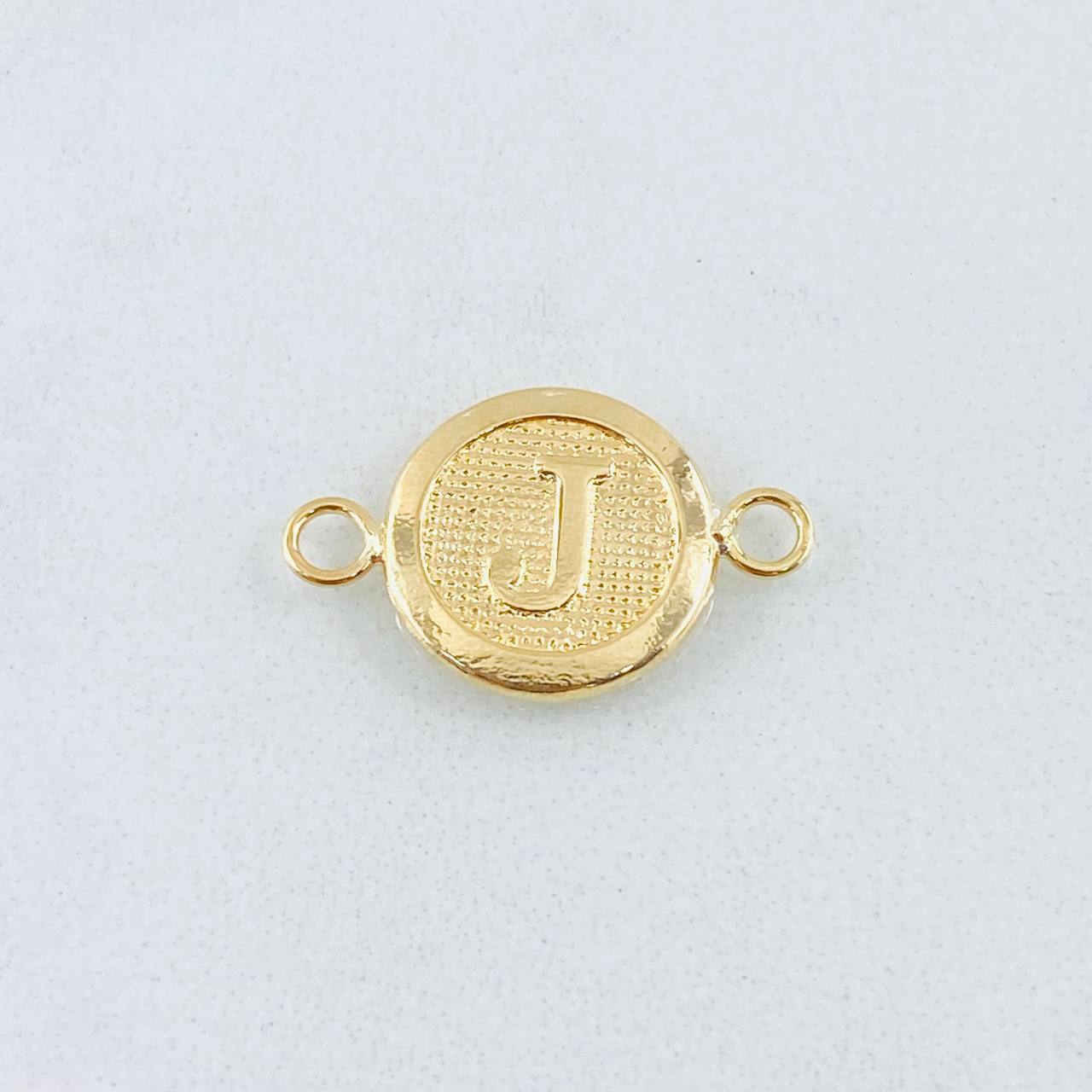 Herraje Letra J 0.6gr / 1.7cm / Oro Amarillo 18K ©