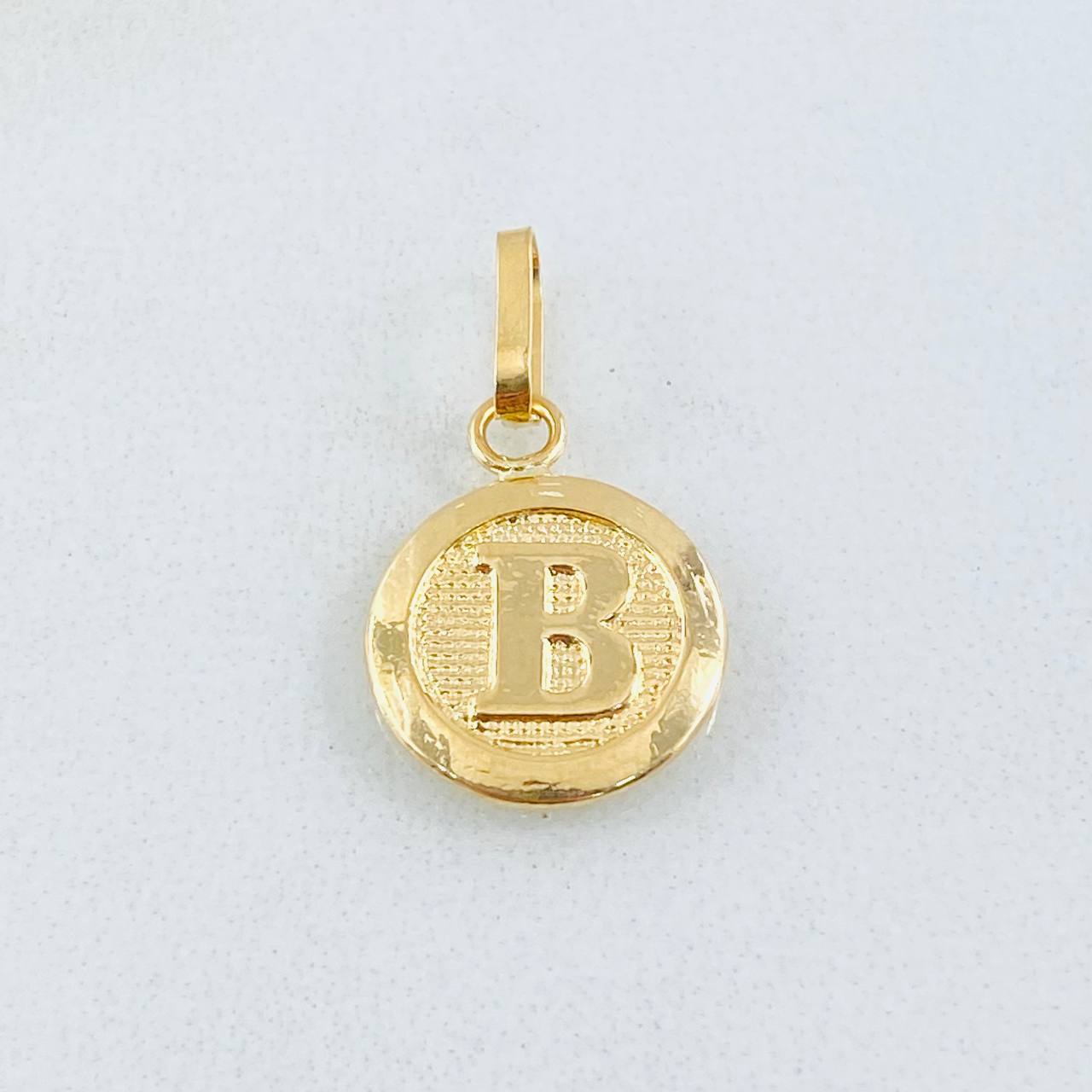 Dije Circulo Letra B 0.4 g / 1.6 cm Oro Amarillo 18K