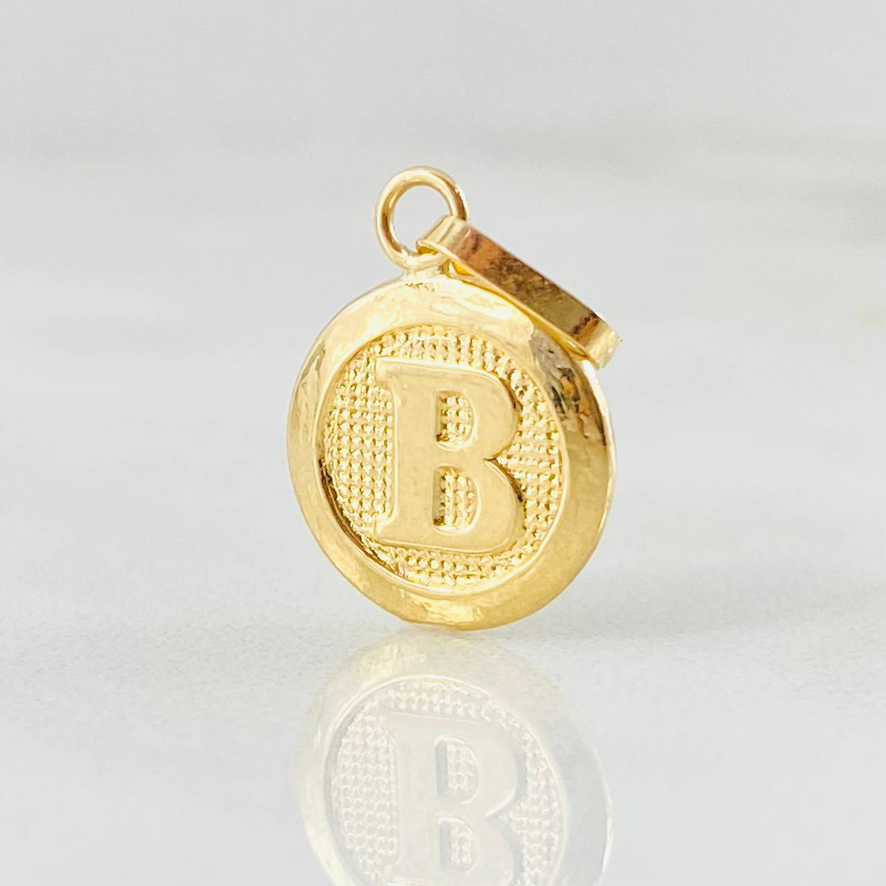 Dije Circulo Letra B 0.35 g / 1.6 cm Oro Amarillo 18K