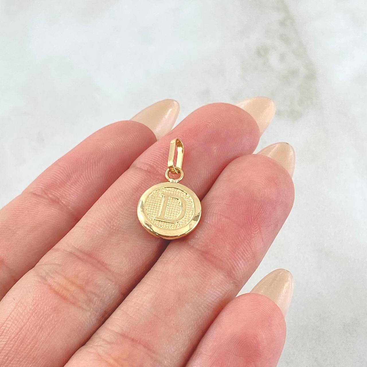 Dije Letra D 0.65gr / 2cm / Oro Amarillo 18K ©