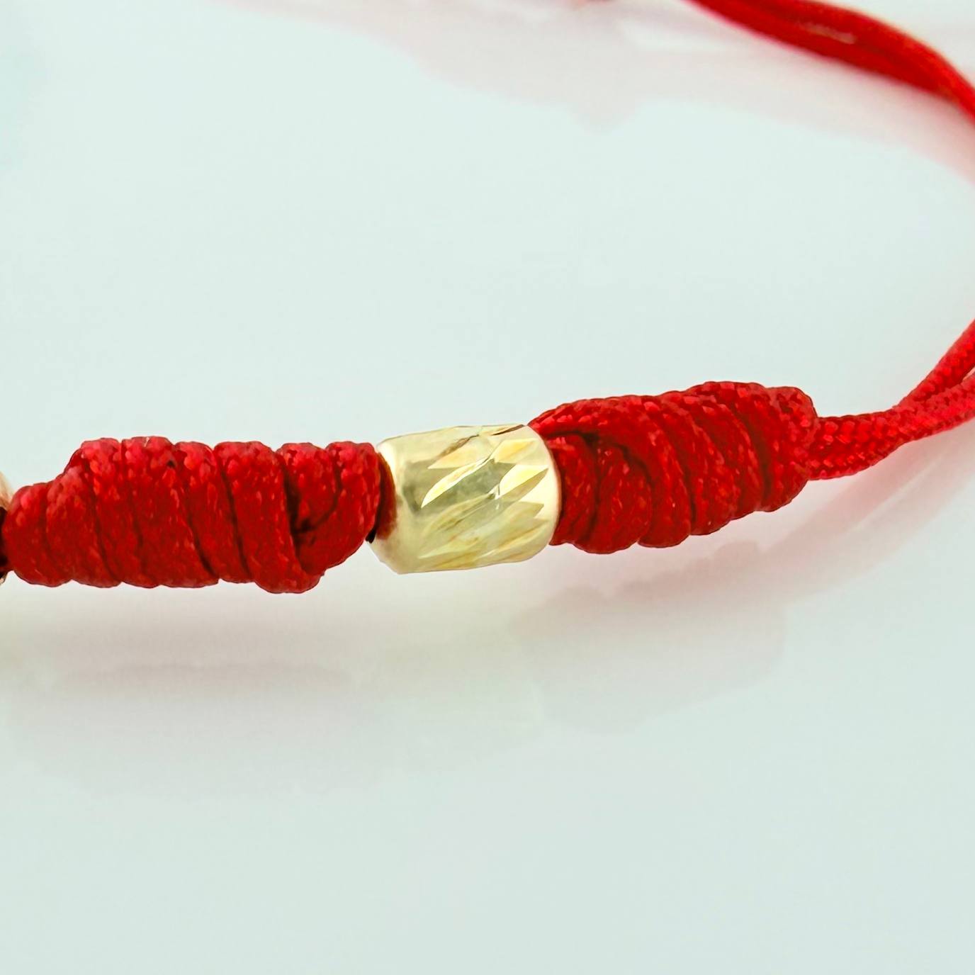 Pulsera Tejida Roja 7 Nudos 6 Cilindros Diamantado Oro Amarillo 18K
