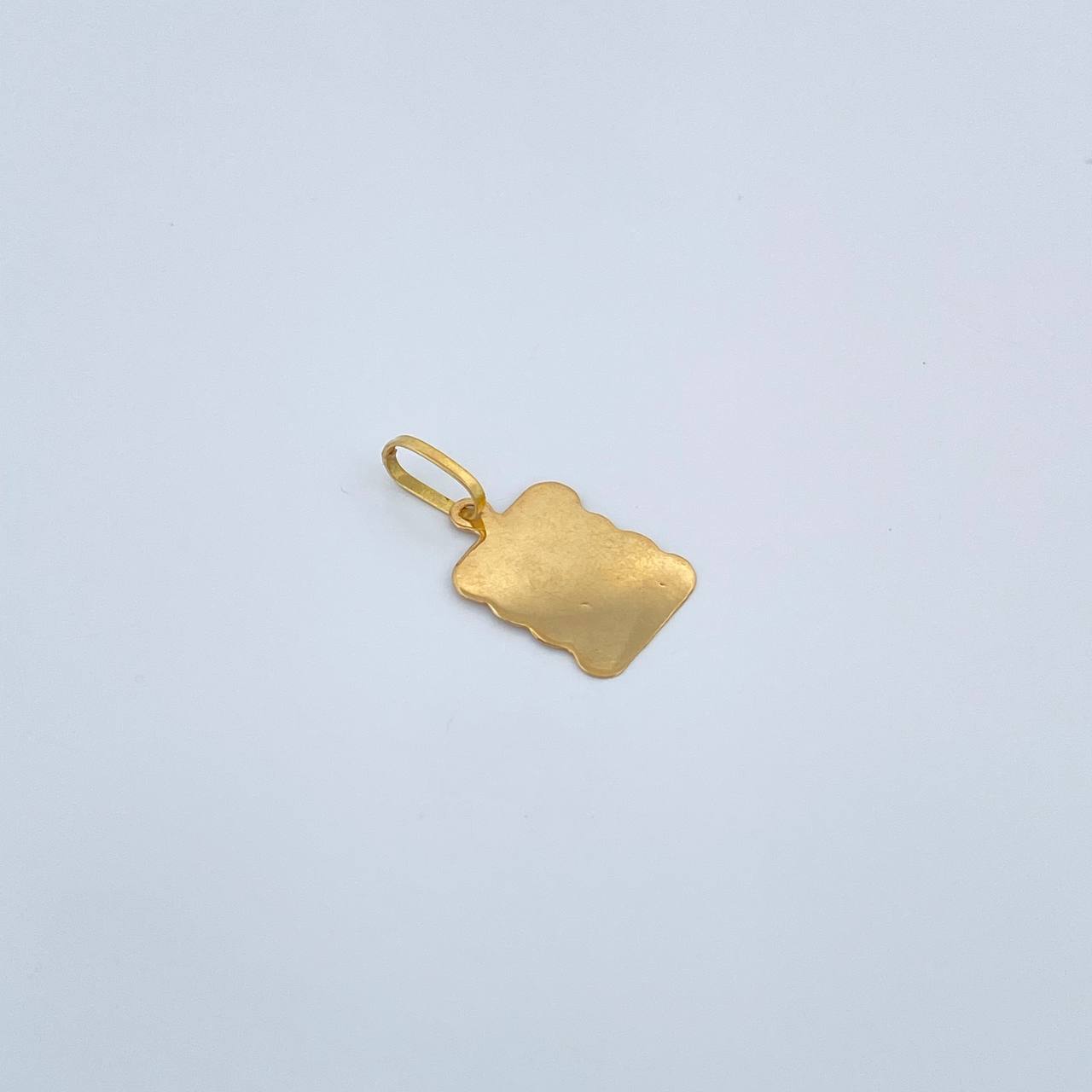 Dije Placa Pergamino 0.8gr / 2.2cm / Oro Amarillo 18K %