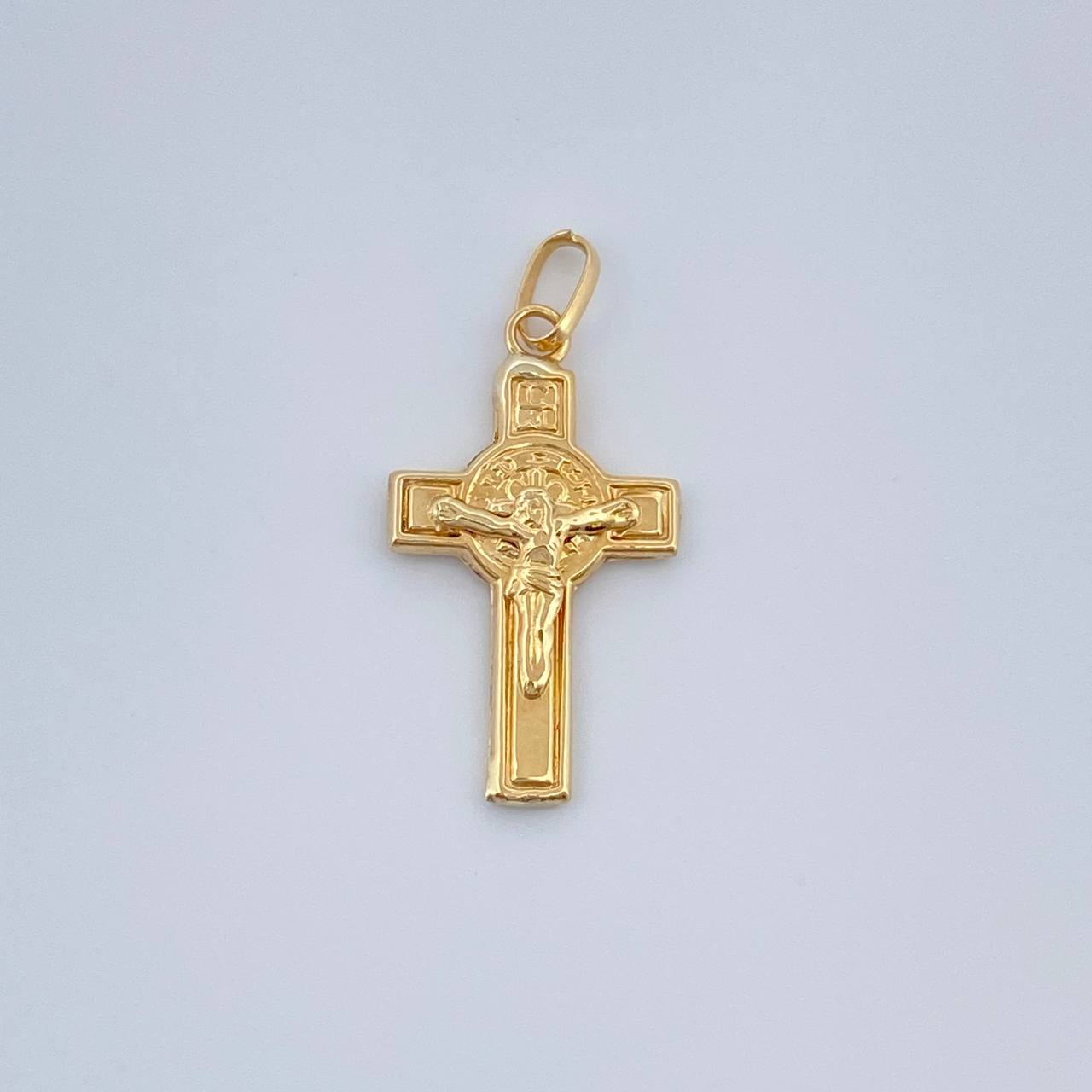 Dije Cruz Cristo 0.65gr / 2.5cm / Oro Amarillo 18K %