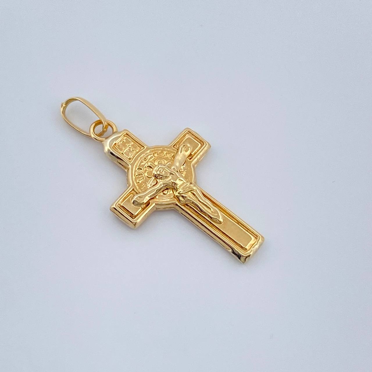 Dije Cruz Cristo 0.65gr / 2.5cm / Oro Amarillo 18K %