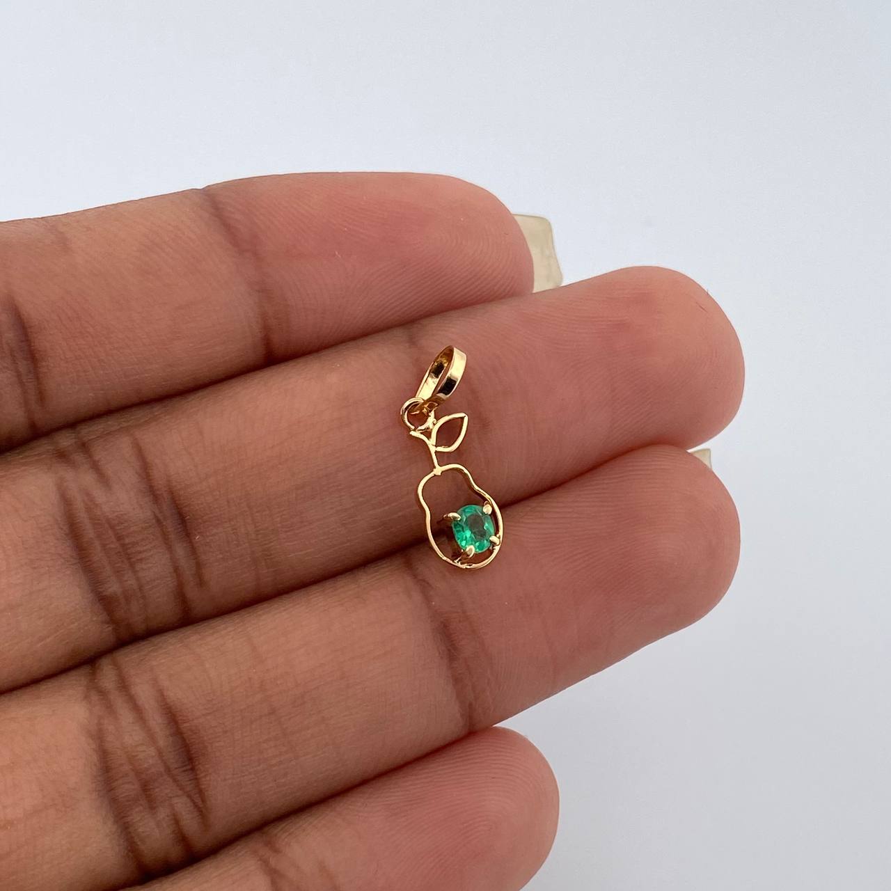 Dije Pera Figura Esmeralda 0.45gr / 1.7cm / Oro Amarillo 18K %