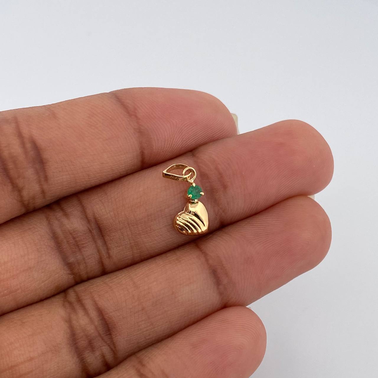Dije Corazon Esmeralda 0.35gr / 1.6cm / Oro Amarillo 18K %