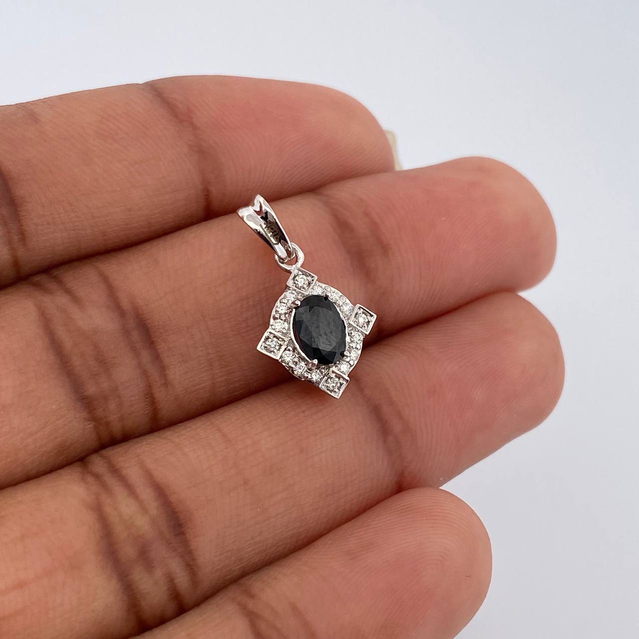 Dije Rombo Zafiro Diamantes 1.55gr / 1.8cm / Oro Blanco 18K %