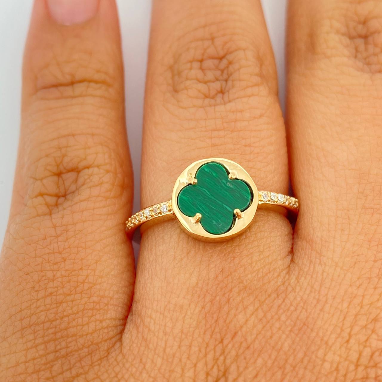 Anillo Trebol 2.6gr / T7 1/4 / Oro Amarillo / Nac. Especial 18K %