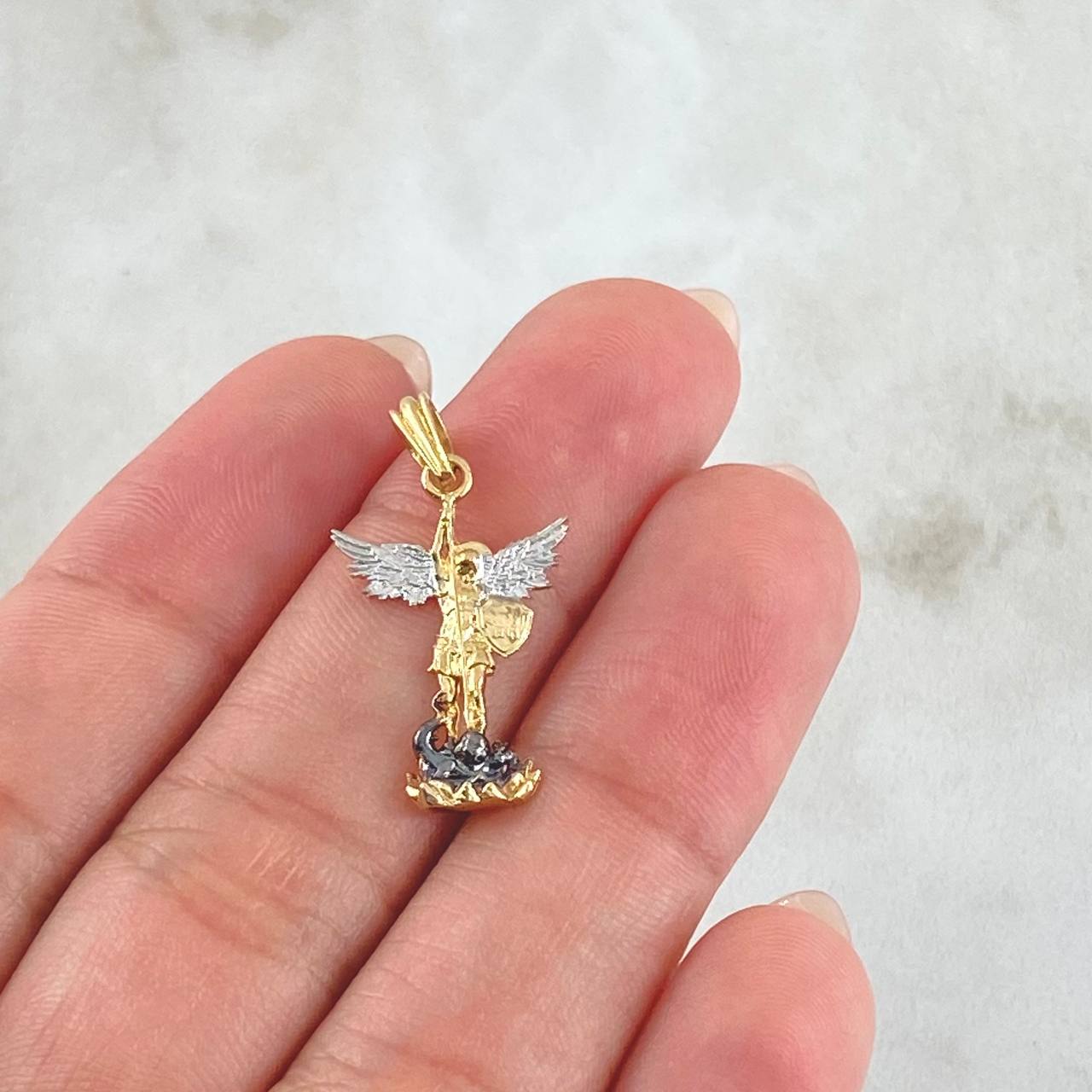 Dije San Miguel Arcangel 1.7gr / 2.7cm / Oro 18K *