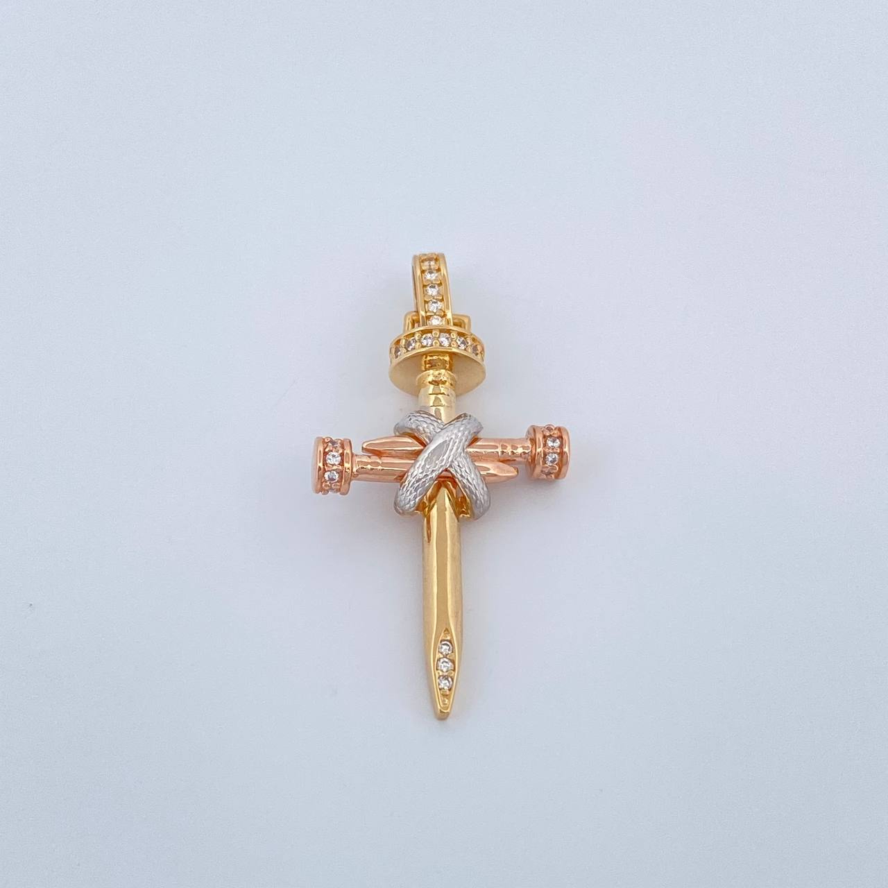 Dije Cruz Clavo Atada 3.8gr / 3.7cm / Tres Oros 18K %