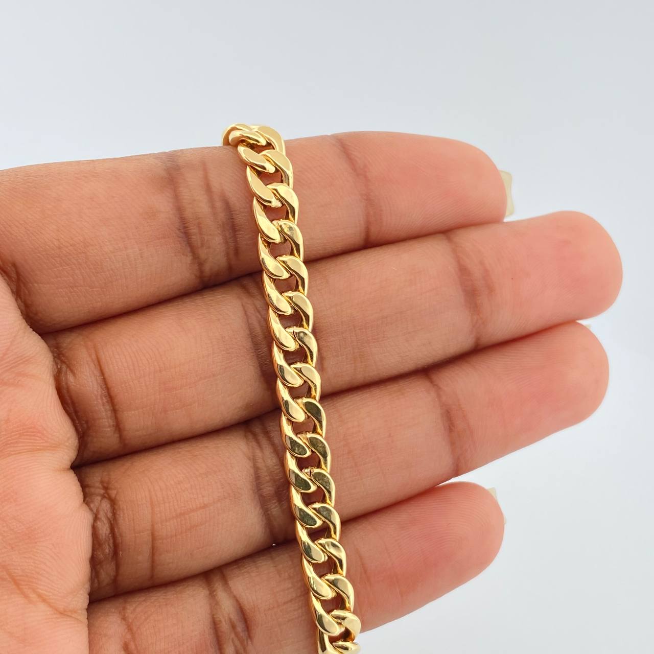 Pulso Cubana 3.75gr / 20.5cm / 5.69mm Oro Amarillo +1 18K $