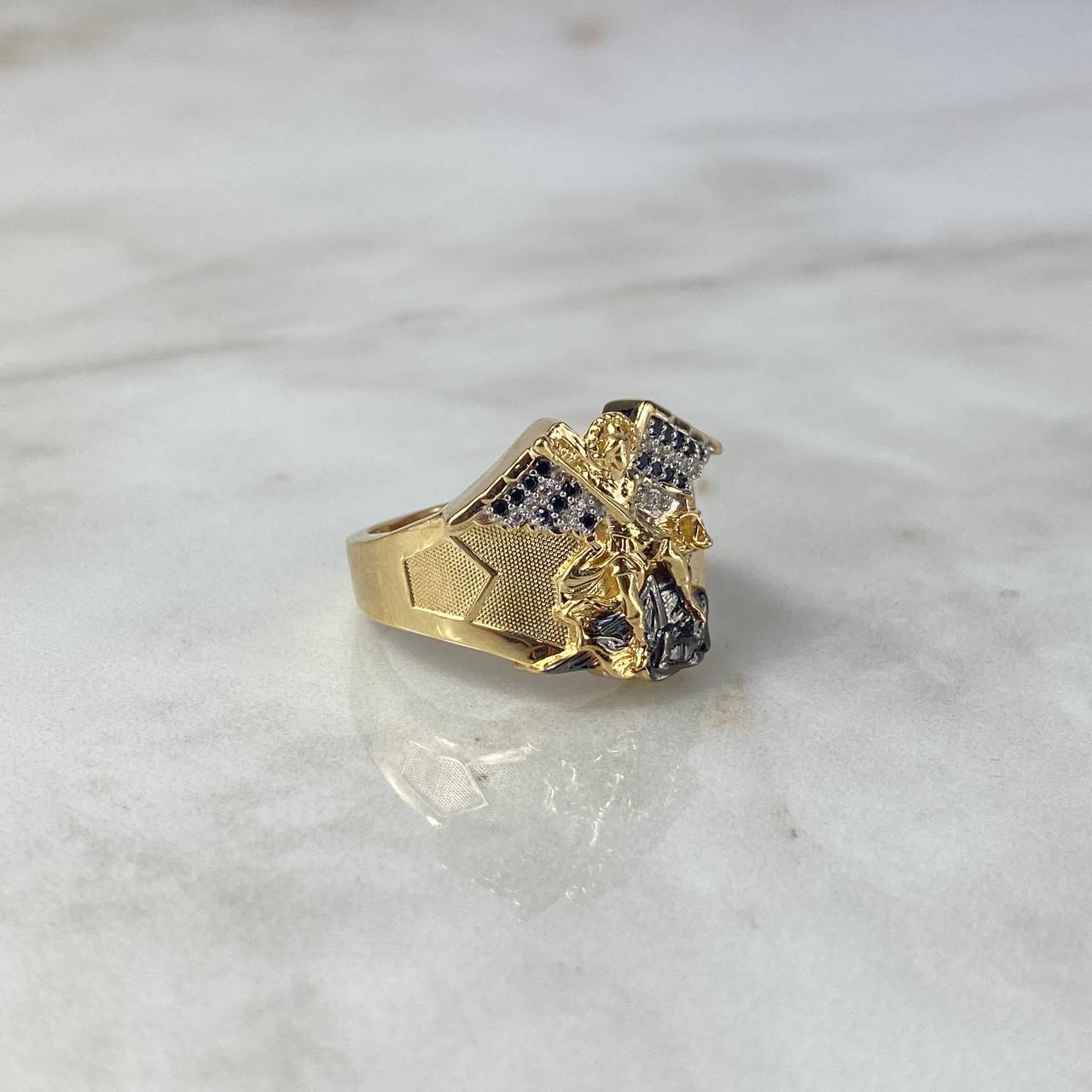 Anillo San Miguel Arcángel 12.25gr / T9 3/4 / Circones Blancos Negros Dos Oros Amarillo Blanco