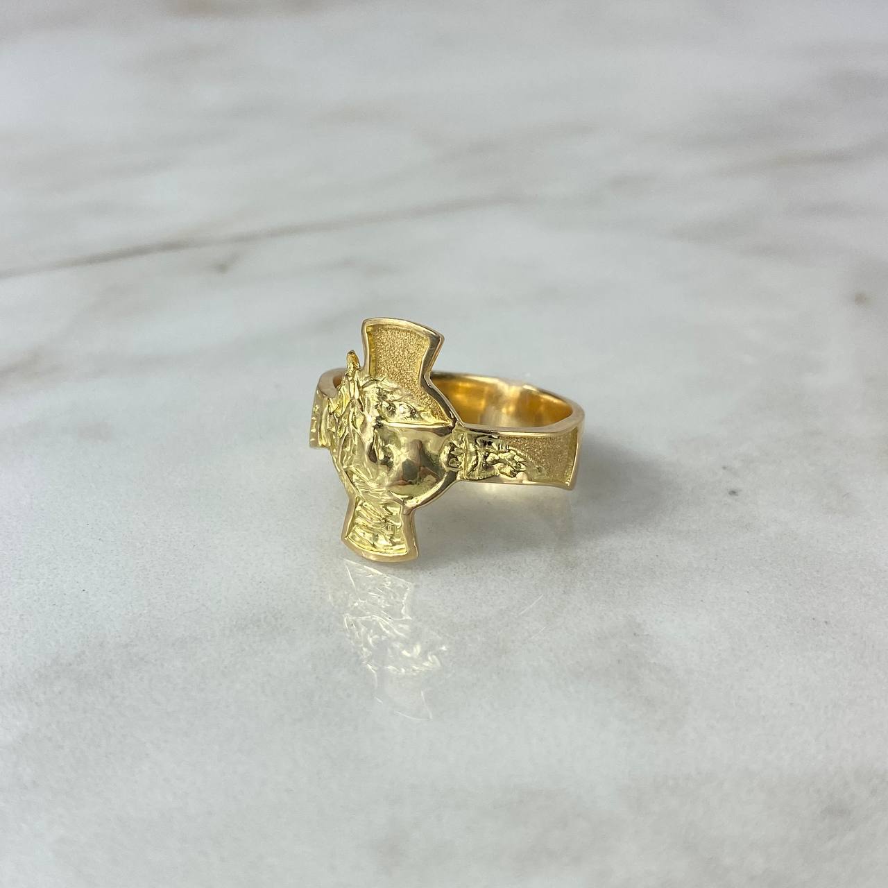 Anillo Cruz Cristo 8.85gr / T9 1/4 / Oro Amarillo