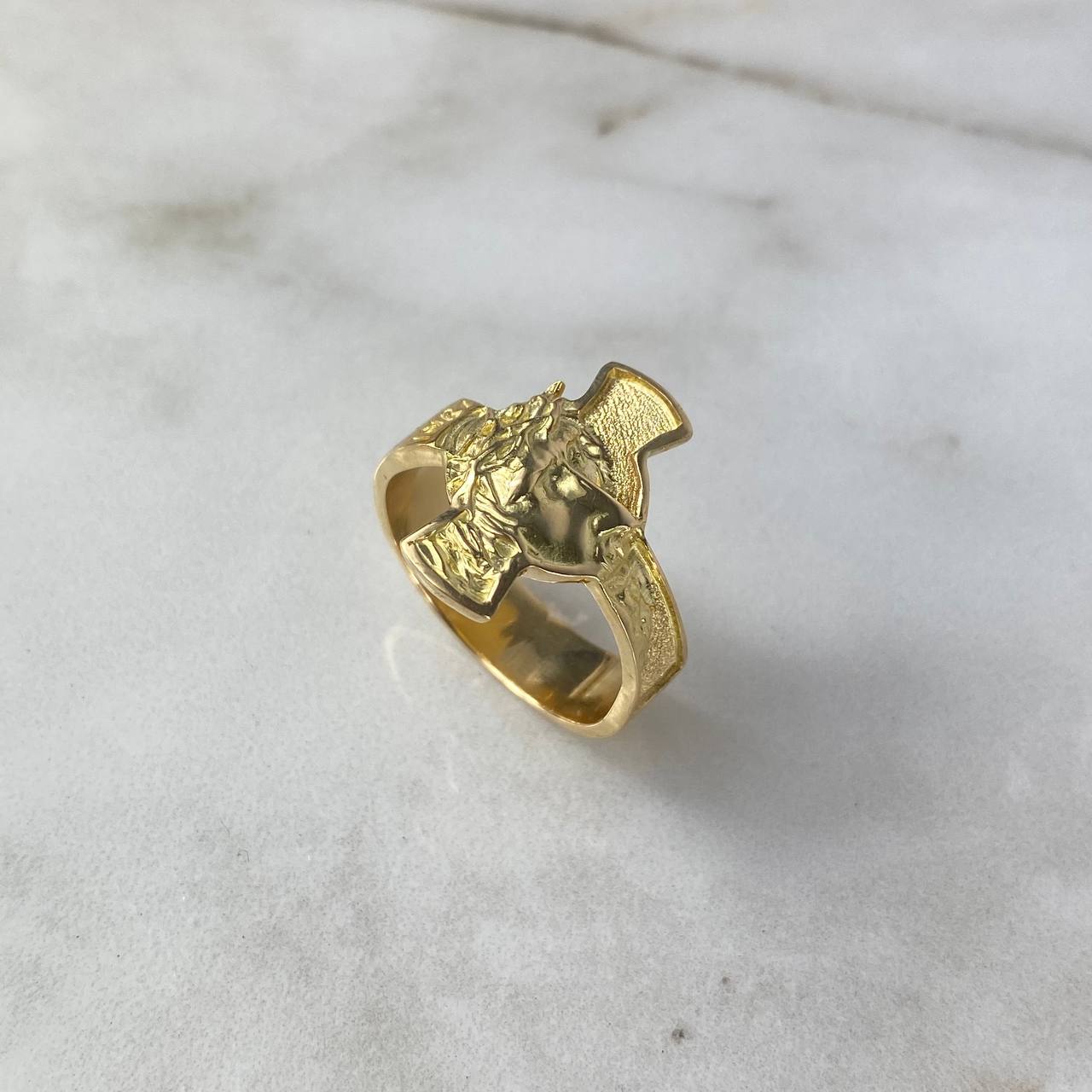 Anillo Cruz Cristo 8.85gr / T9 1/4 / Oro Amarillo